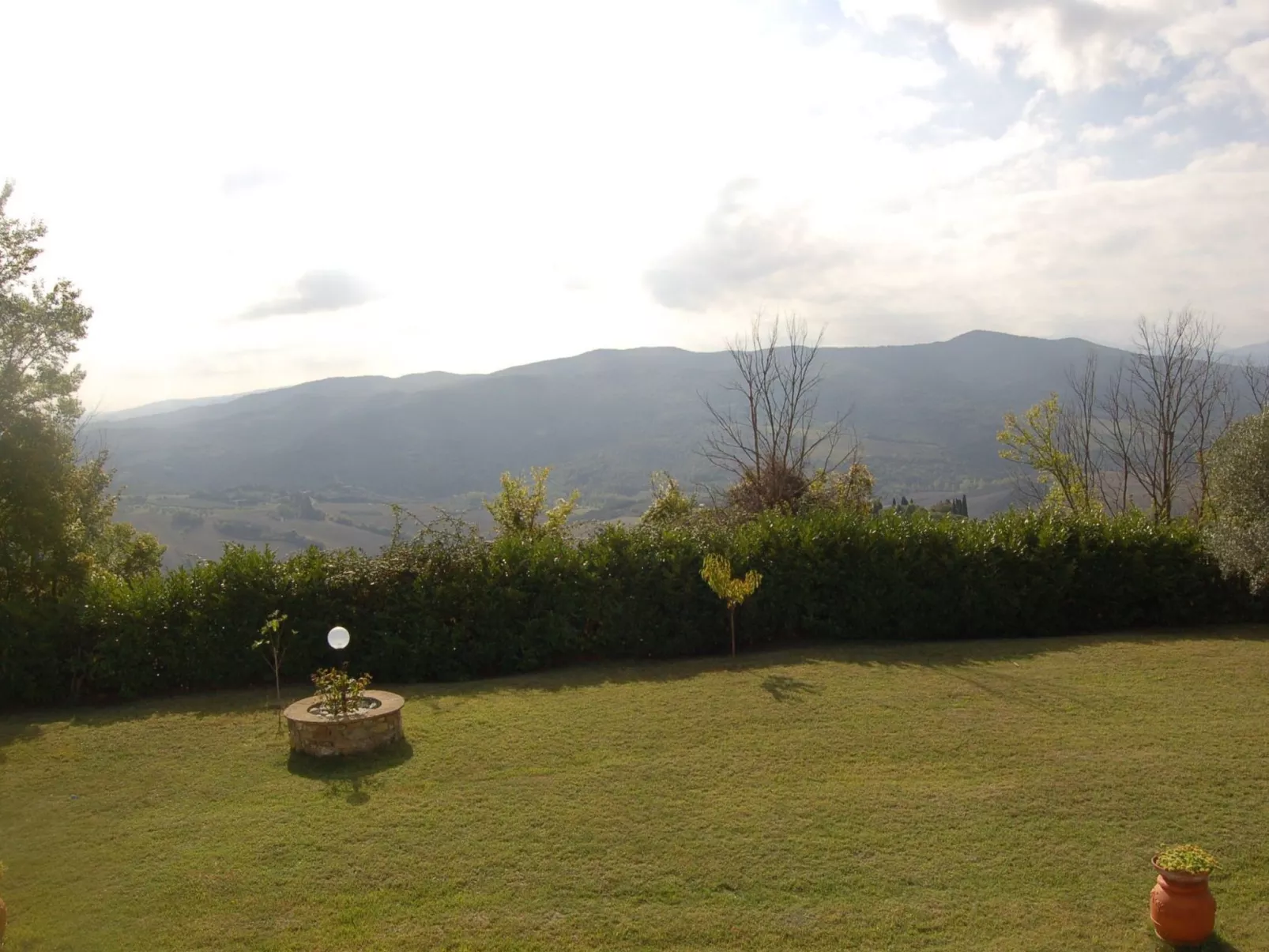 Schönes Ferienhaus in Volterra mit Großem Garten-Buiten