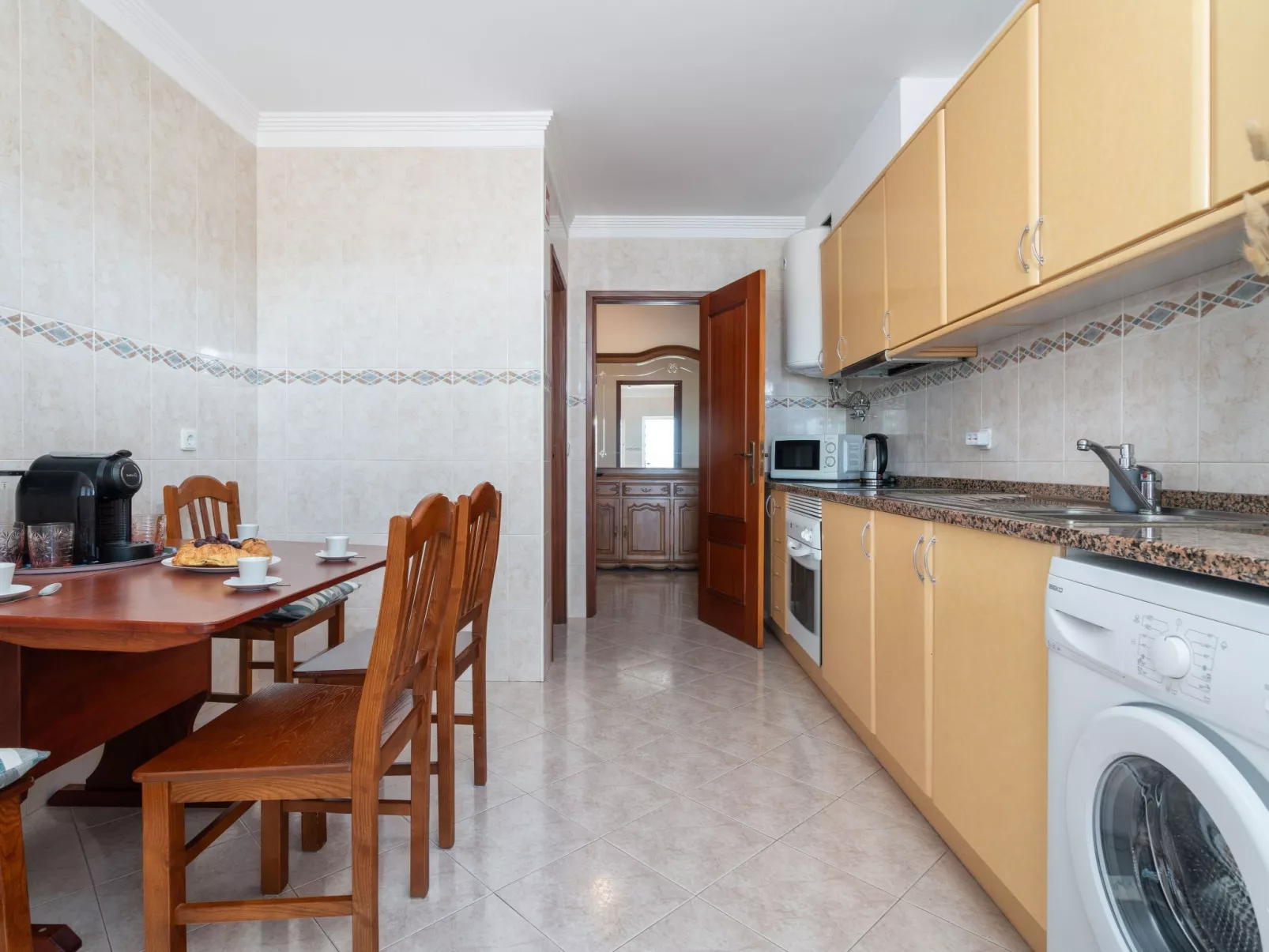 Wohnung "Timur" mit Gemeinschaftspool-Binnen