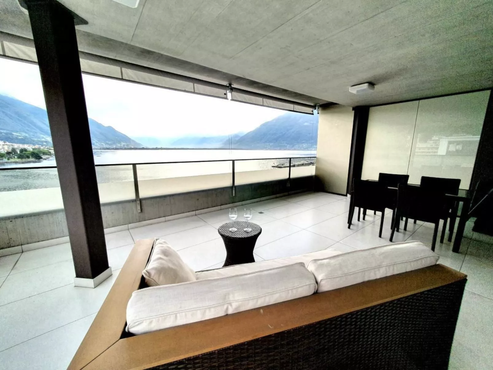 Lake View Penthouse 701-Binnen