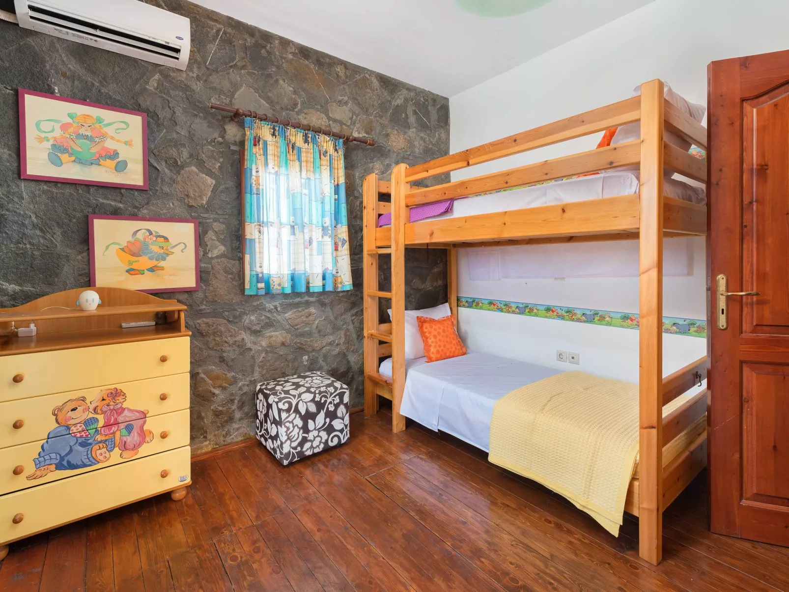 In Notia Rodos mit privatem Garten-Binnen