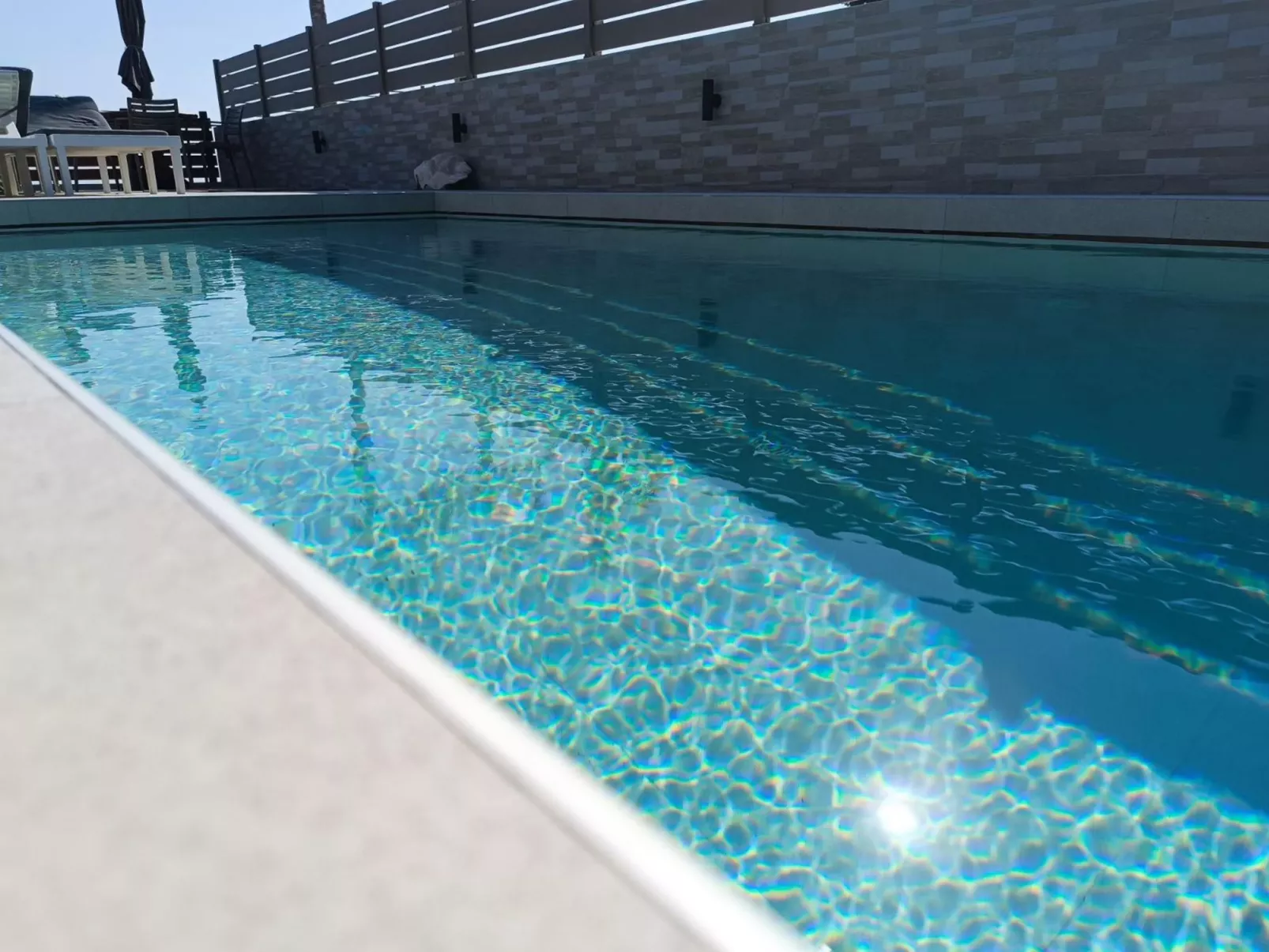 Villa Fay mit privatem Parkplatz in Lardos-Buiten