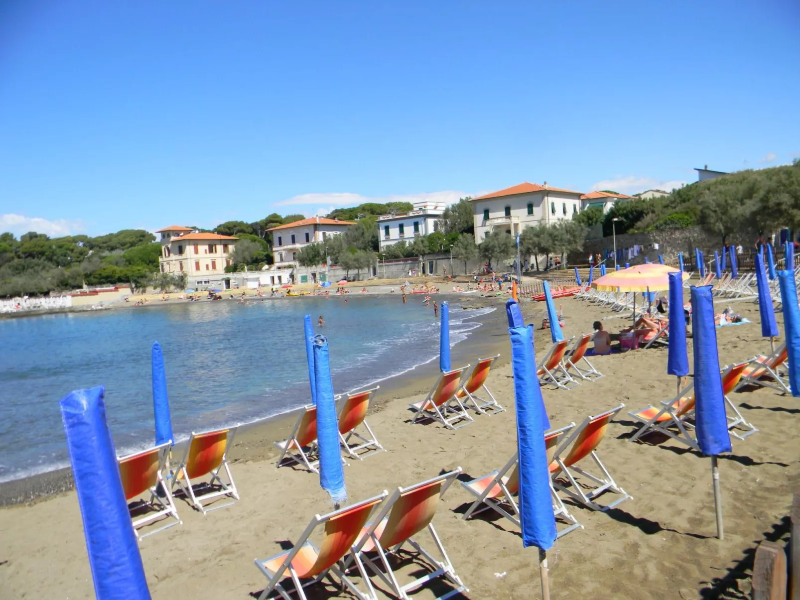 Wohnung mit Garten, Grill und Terrasse-Buiten