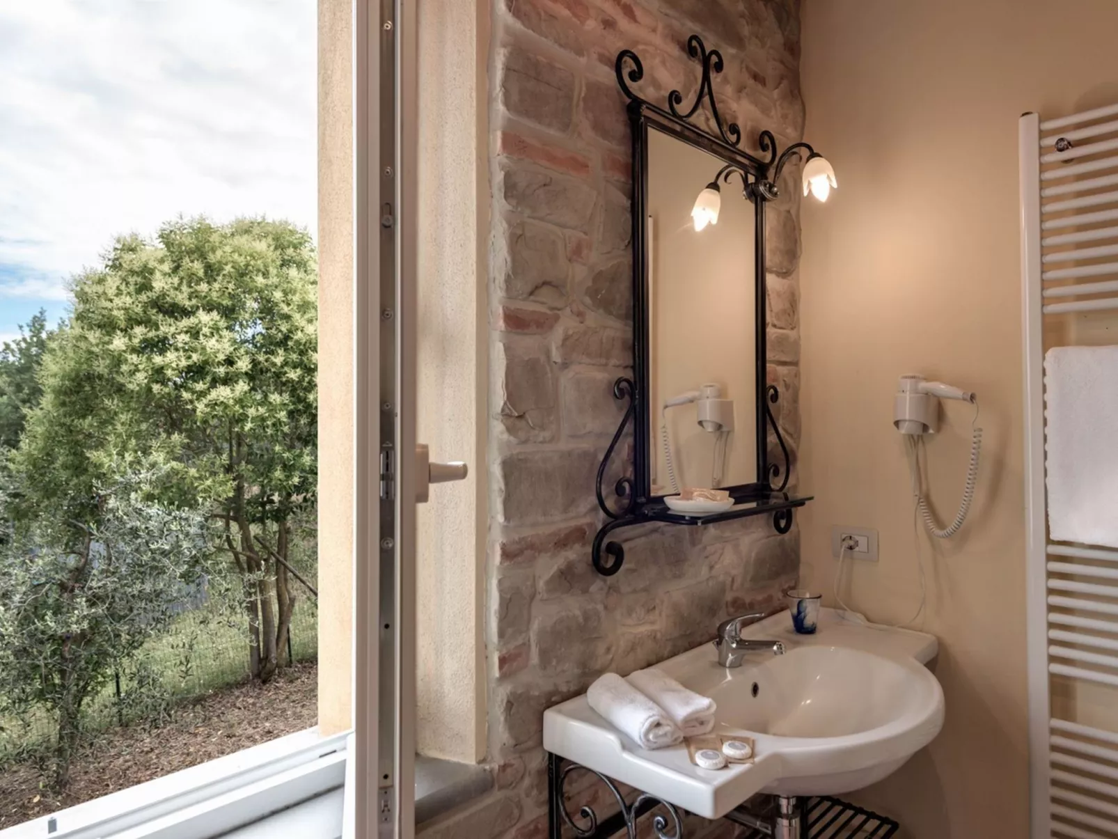 Villa Bellaria mit Pool und Klimaanlage-Binnen