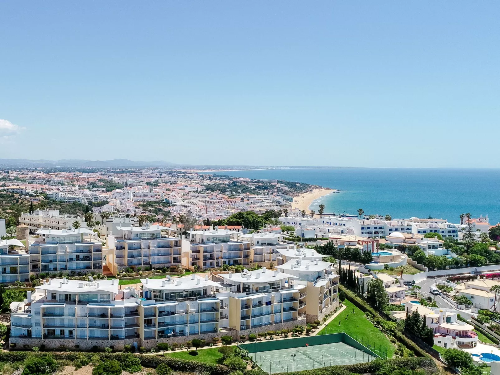 BnB Homes Wohnung mit Terrasse und Schwimmbad-Image-tags.info