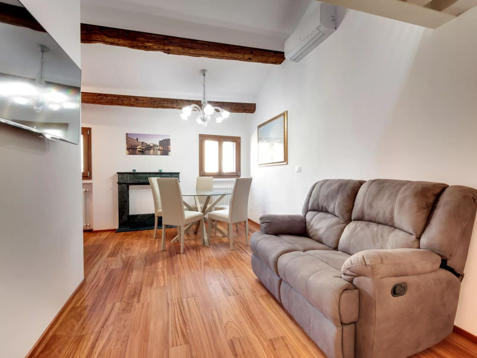 The Countess apartment-Binnen