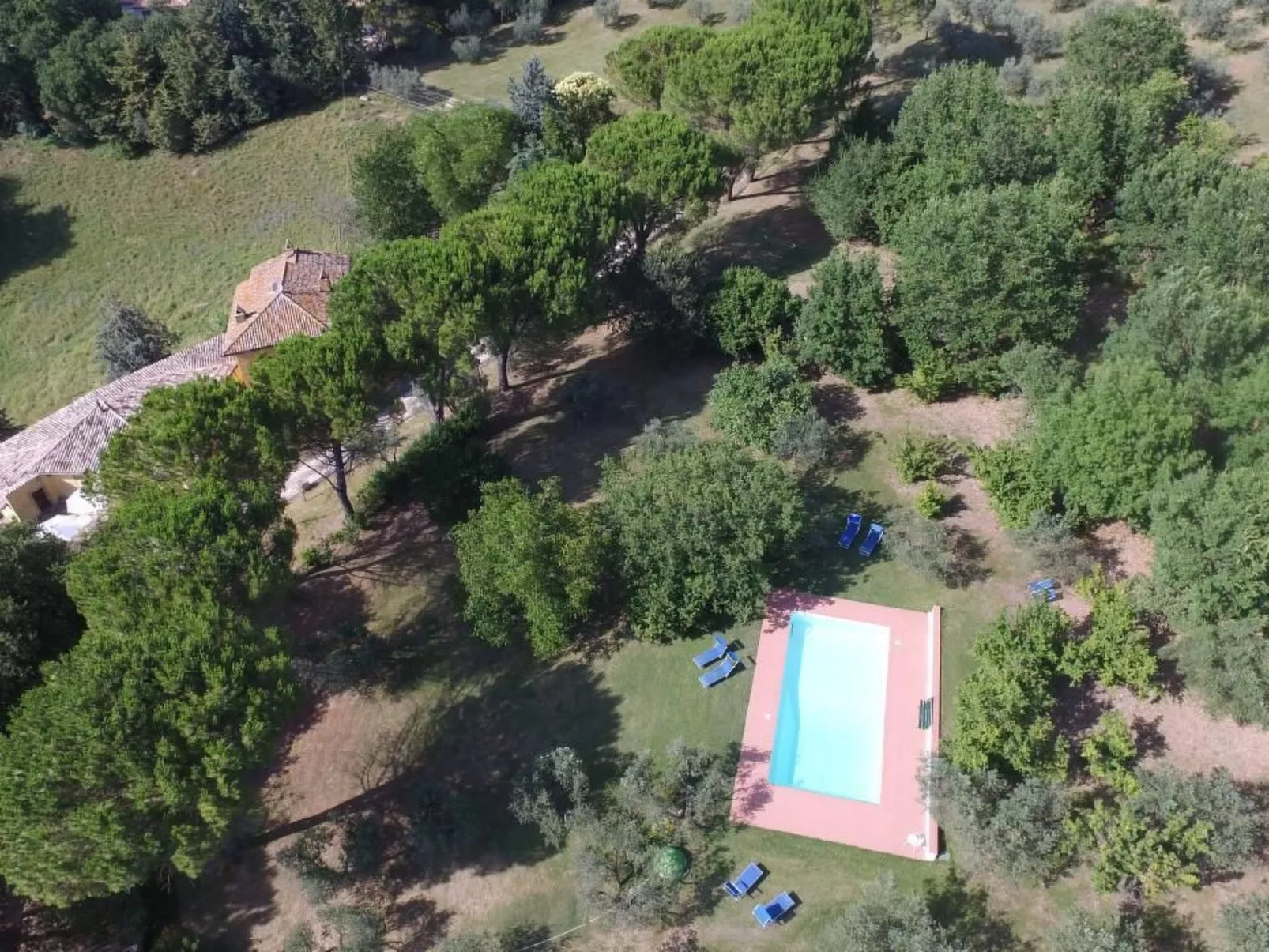 In Spoleto mit Garten, Grill und Terrasse-Buiten