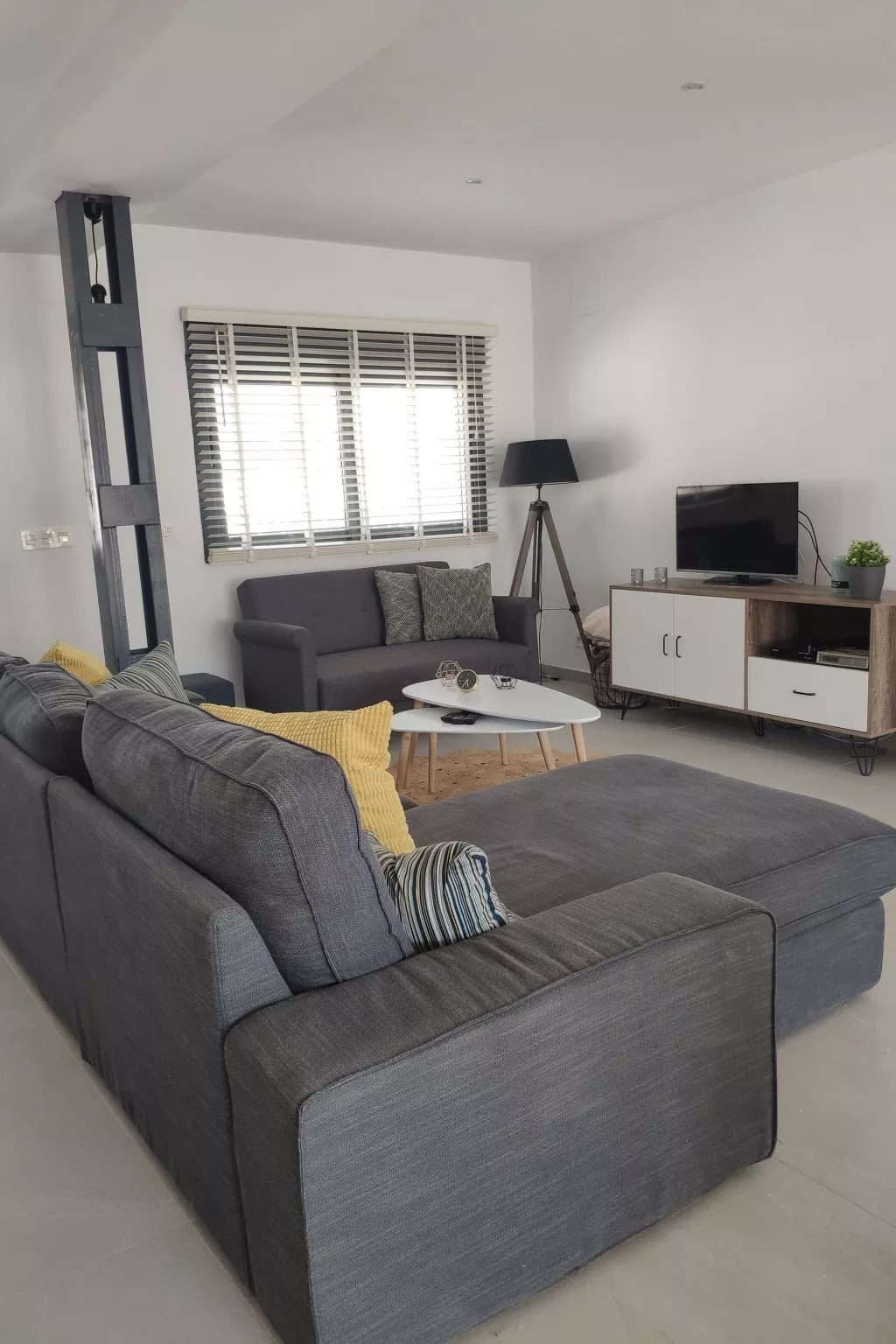 "Arenas house" mit Pool-Binnen