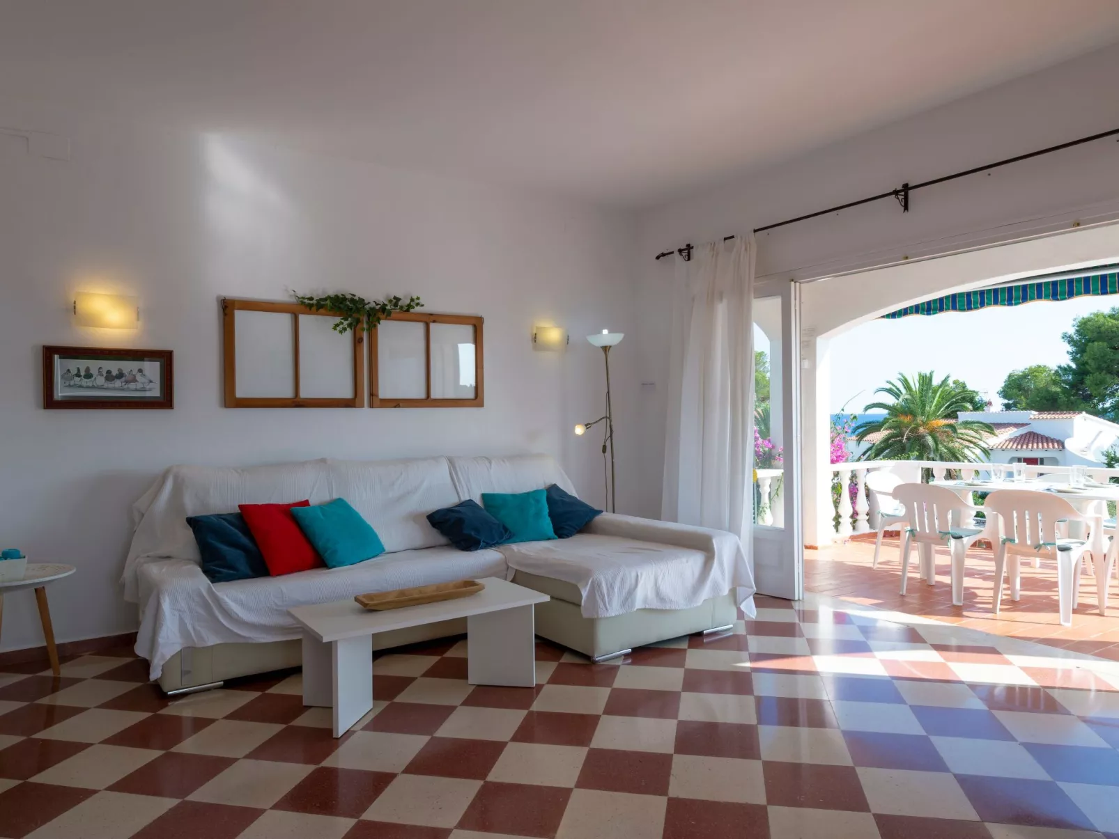 Moderne, frische Familienvilla Allondra-Binnen