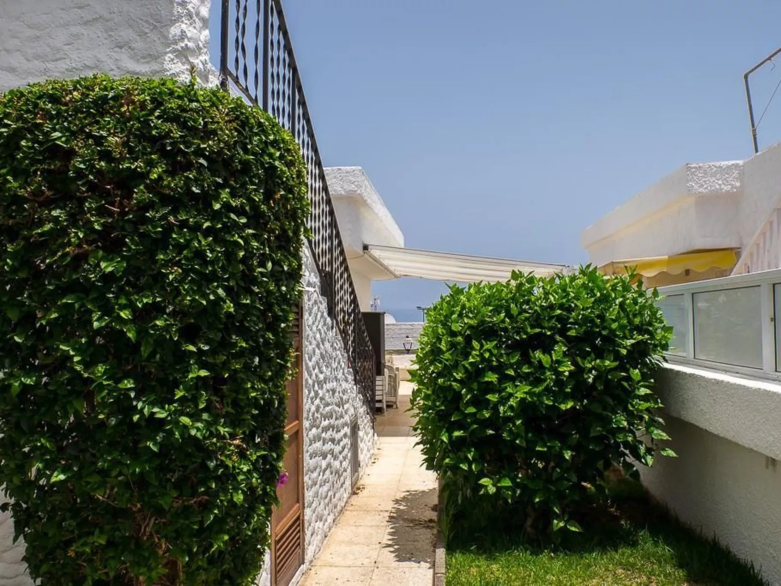 Strandnahes Haus mit Terrasse zum Sonnenuntergang - Buiten