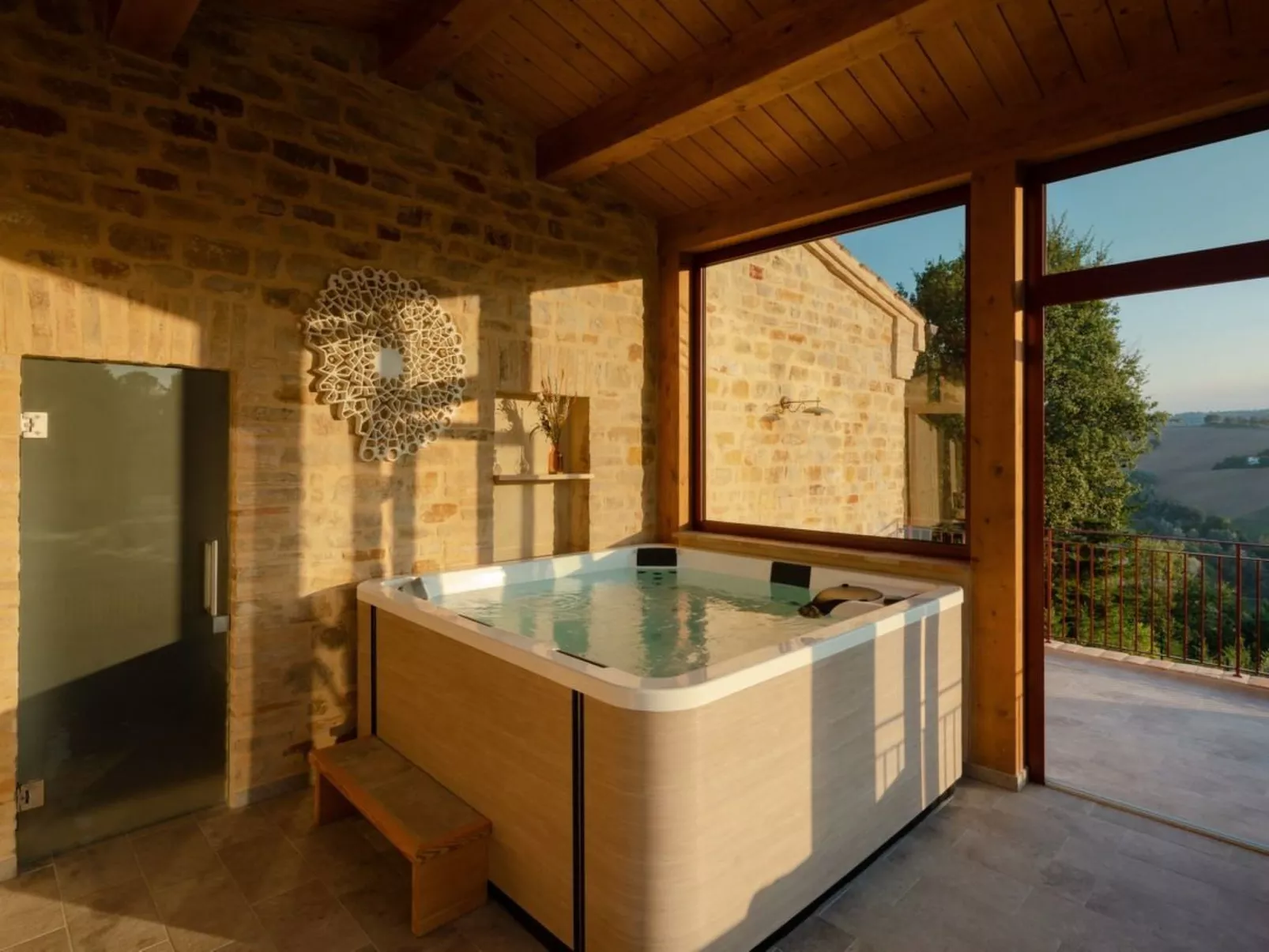 Luxuriöse und erschwingliche Villa mit privatem Pool-Binnen