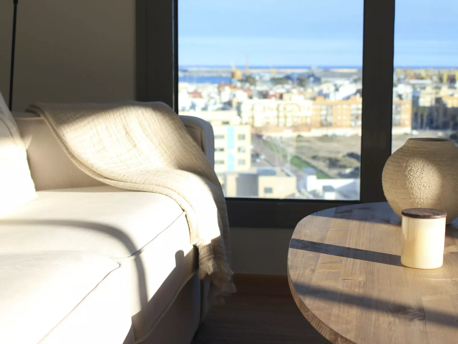 Luxuriöse Wohnung mit 1 Schlafzimmer, Balkon und Pool-Image-tags.info