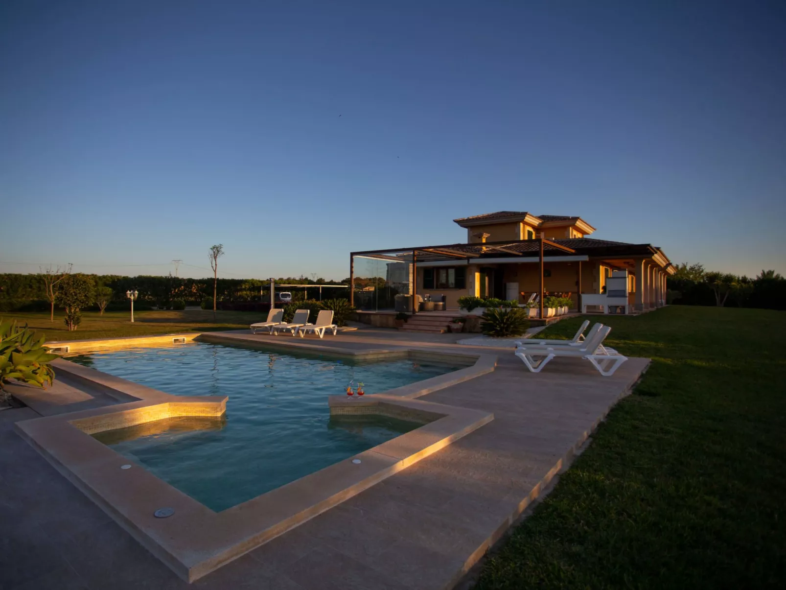 Can Vanrell, mit Schwimmbad, Jacuzzi und Rasenfläche.-Buiten