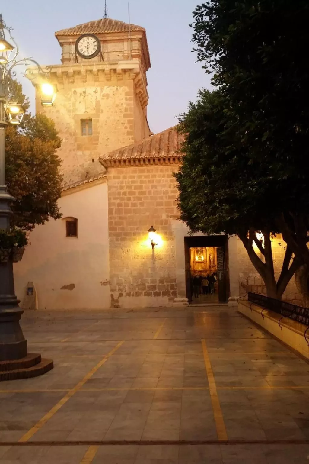 Schöne Villa für 6 Personen mit Schwimmbad-Buiten