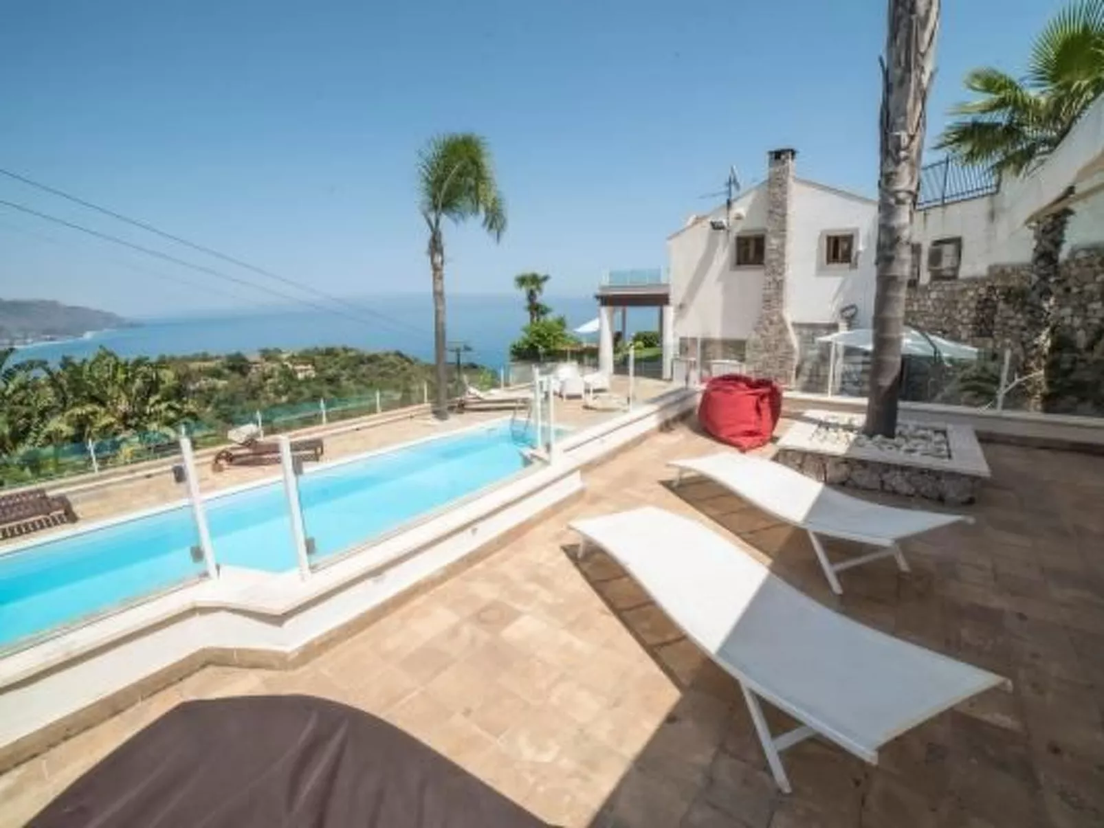 Wohnung mit Meerblick, Balkon und Pool-Image-tags.info