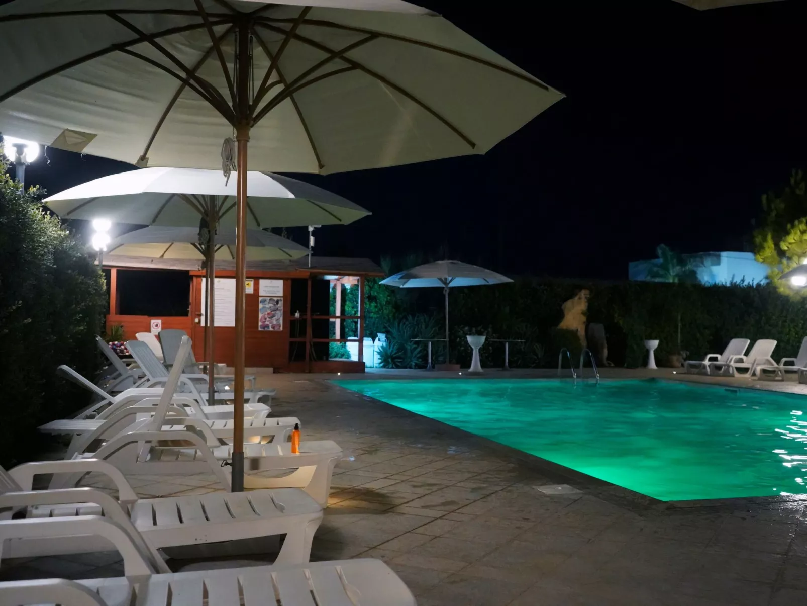 In Marsala mit Terrasse, gemeinschaftlichem Pool und Grill-Buiten
