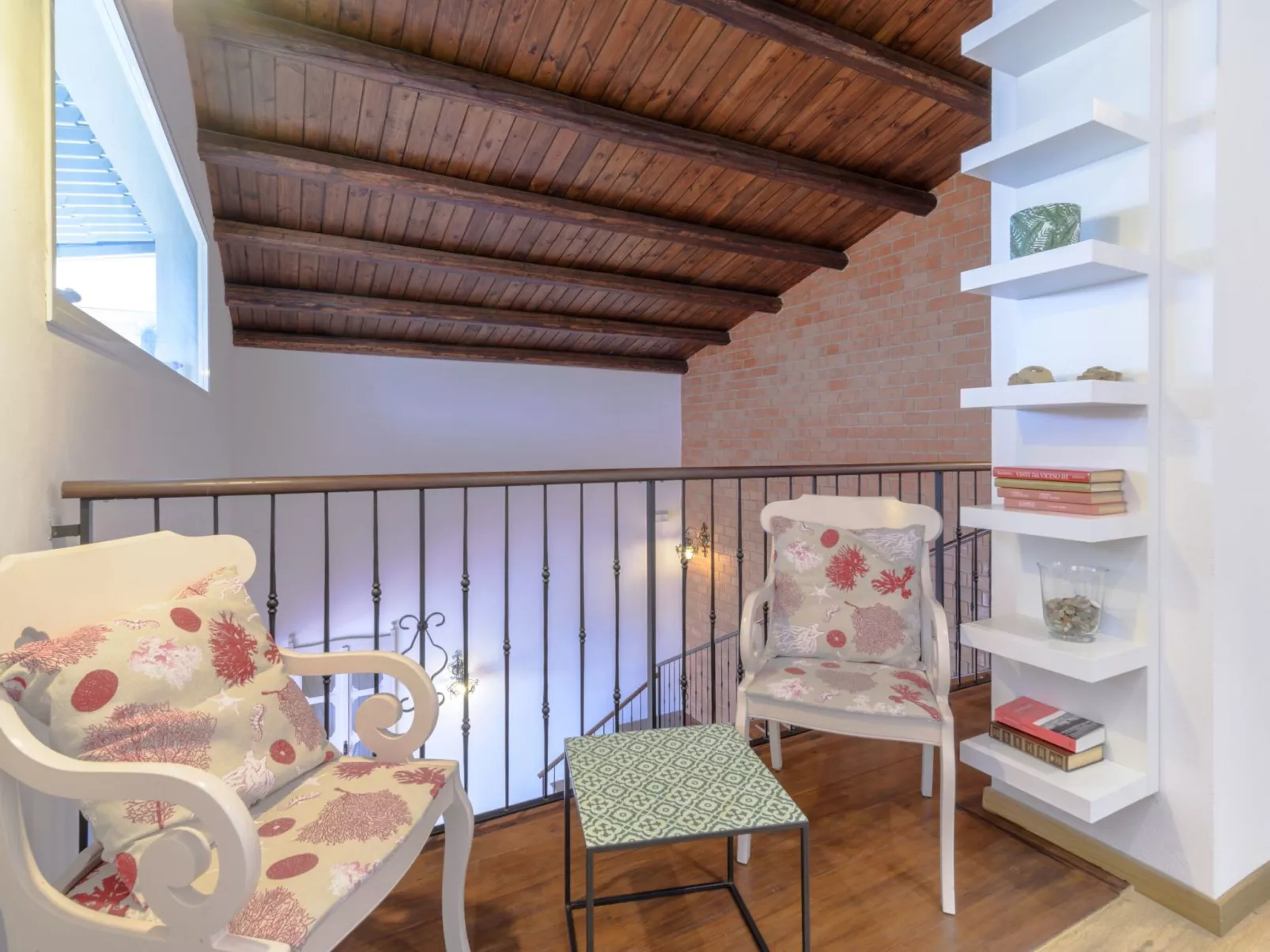 Villa am Sandstrand von Punta Secca-Binnen