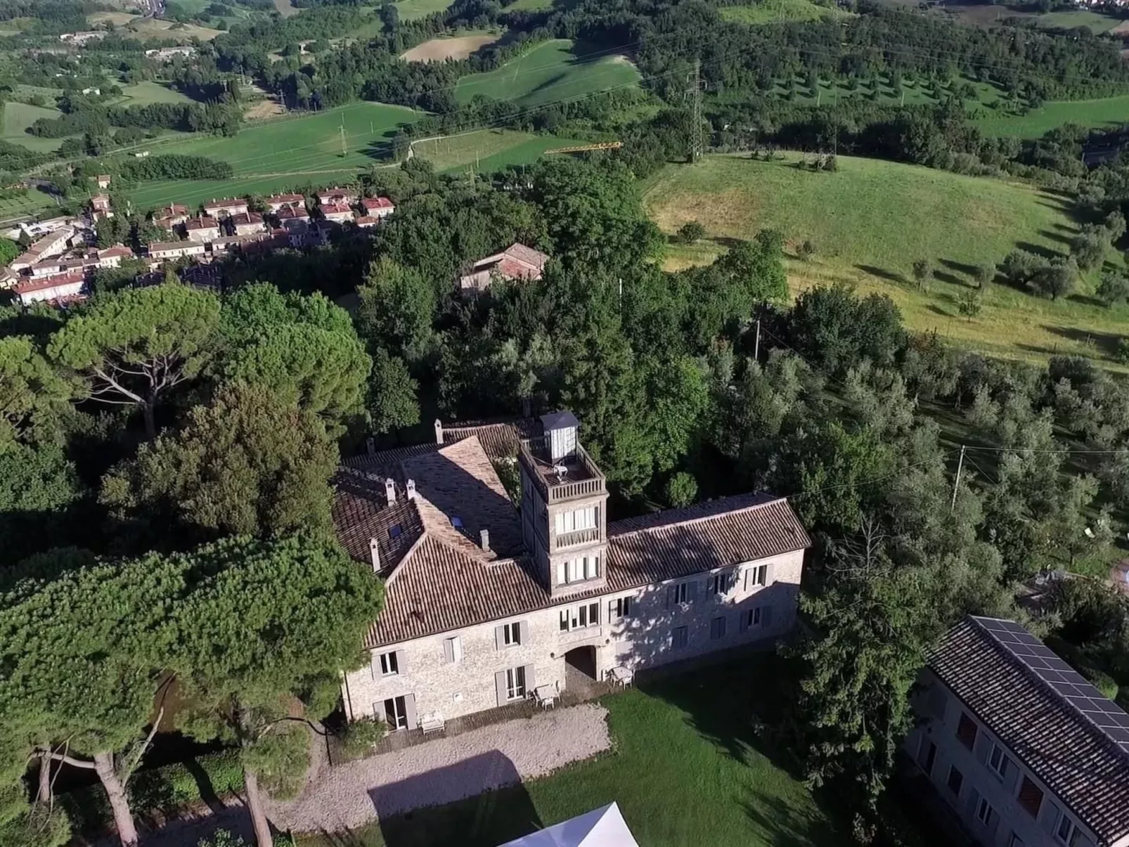 Drei-Zimmer-Panorama-Wohnung mit Terrasse und Sommerpool-Buiten
