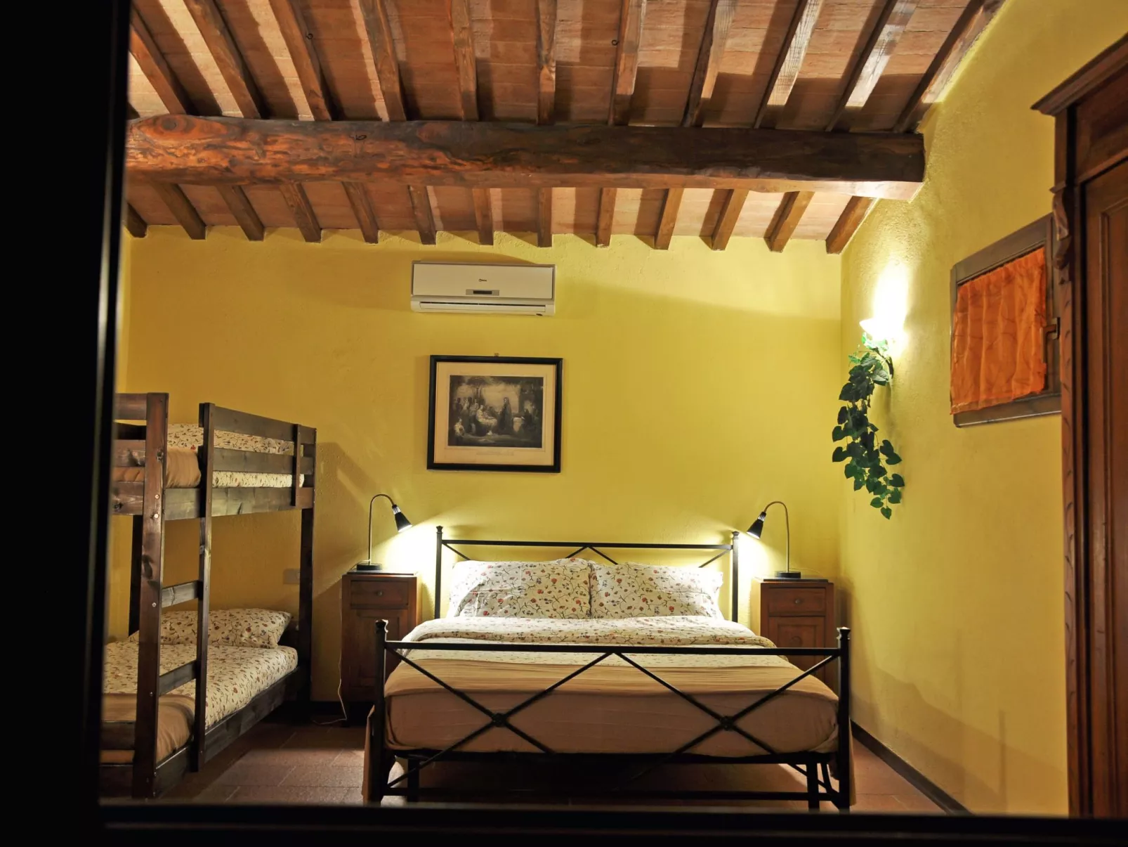 Pfirsichhaus mit Schwimmbad, Jacuzzi und privatem Garten-Binnen