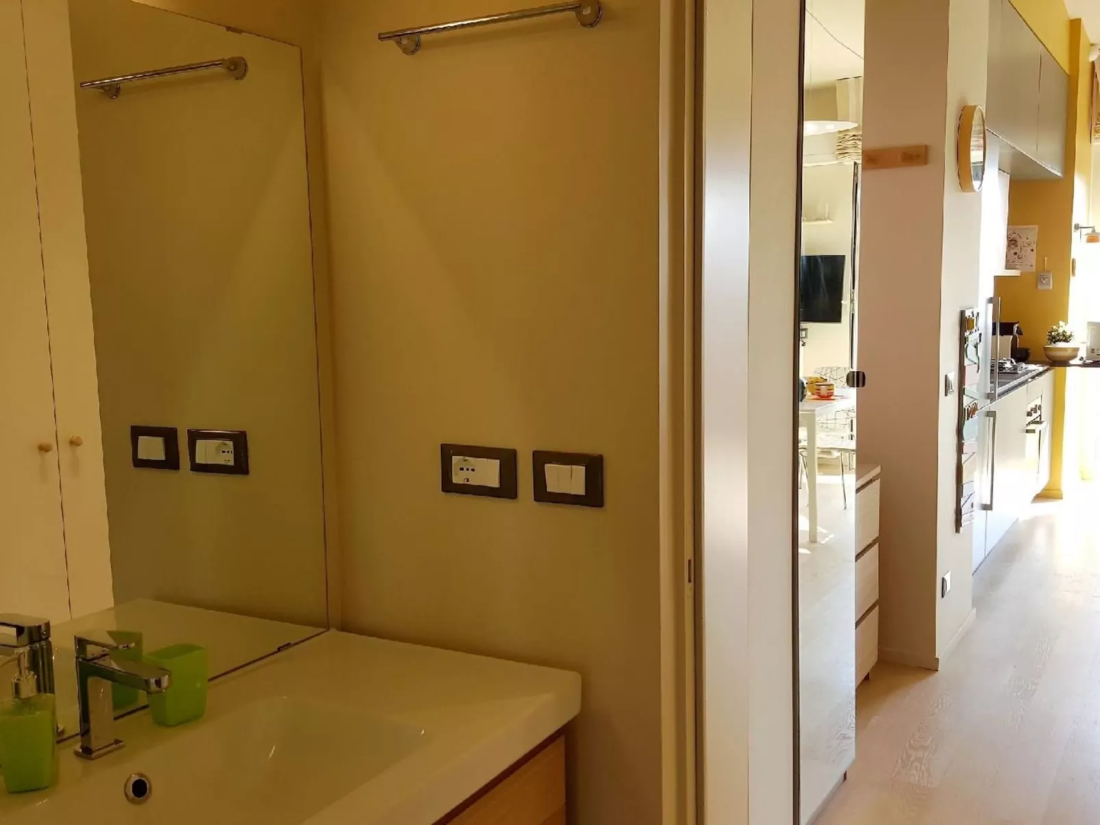 Für 3 Personen ca. 50 m&sup2; in Genua, Norditalien (Ligurien)-Image-tags.info