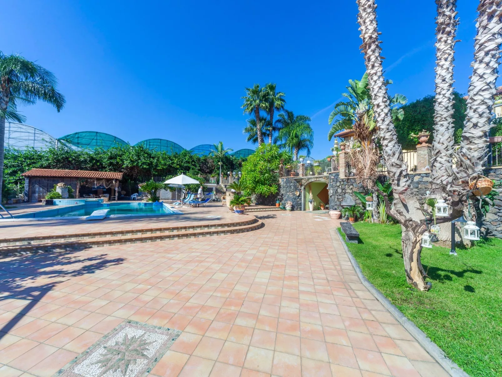 Für 10 Personen in Fiuefreddo di Sicilia, Sizilien (Ostküste von Sizilien)-Buiten