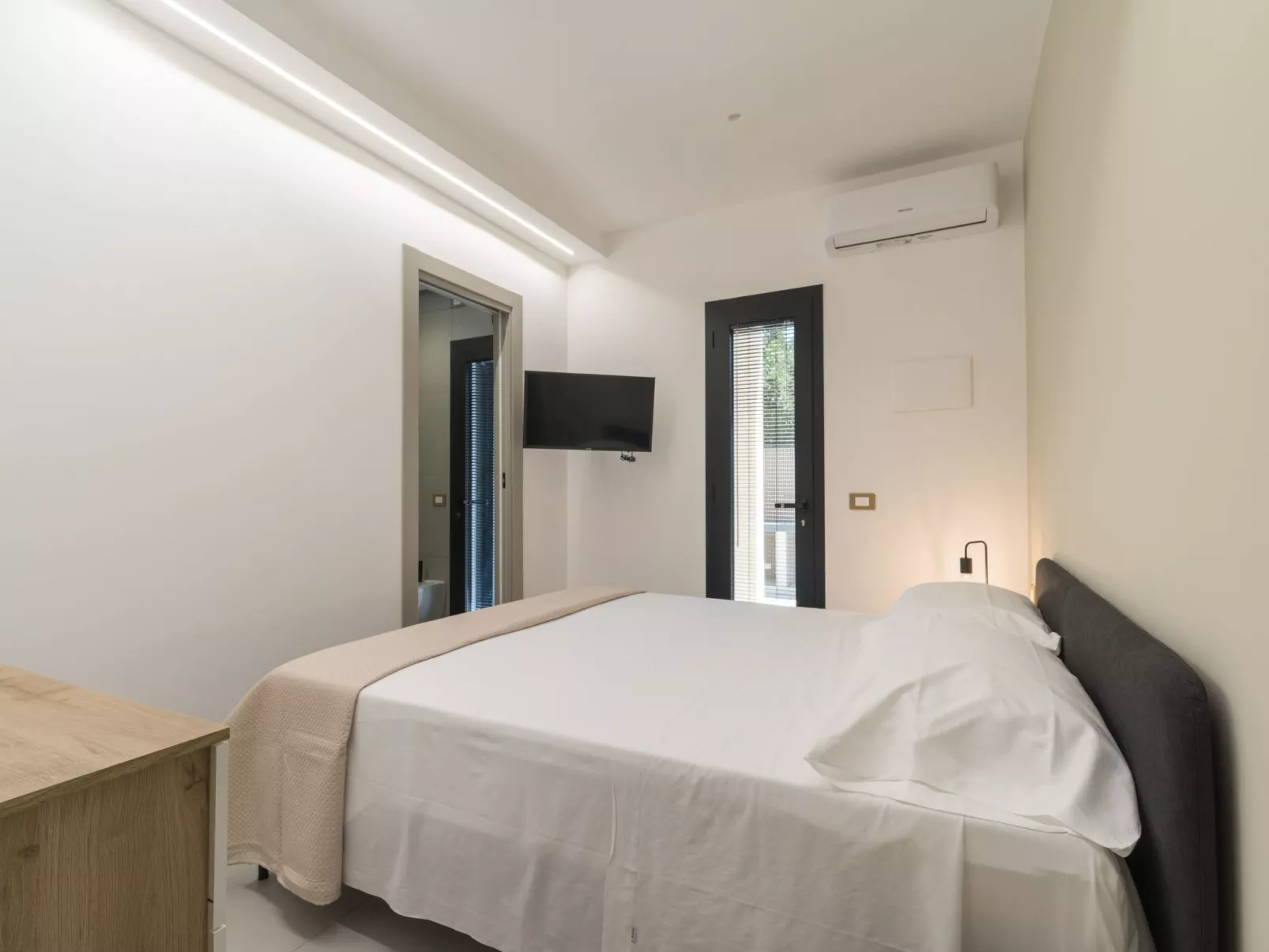 Nereide, Luxusvilla mit Pool am Meer-Image-tags.info