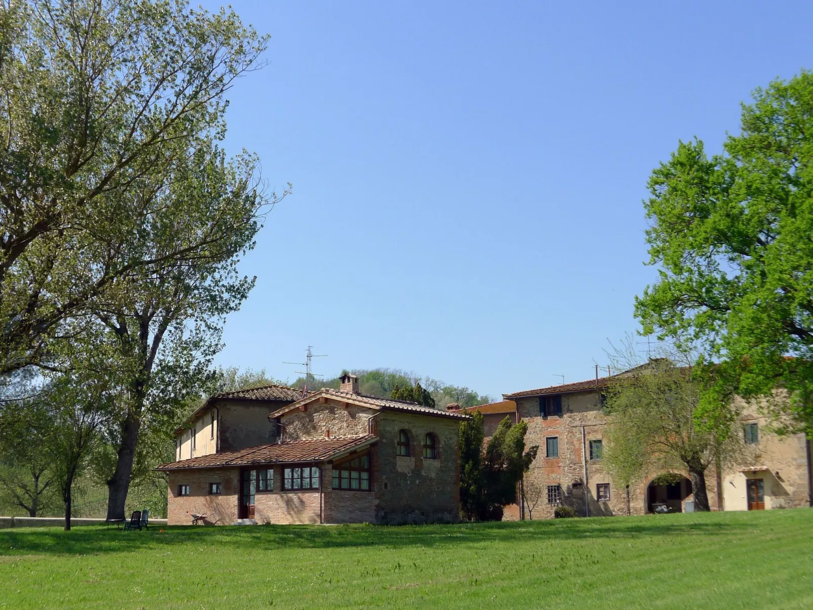 Schönes Apartment mit 2 Schlafzimmern und 2 Bädern-Buiten