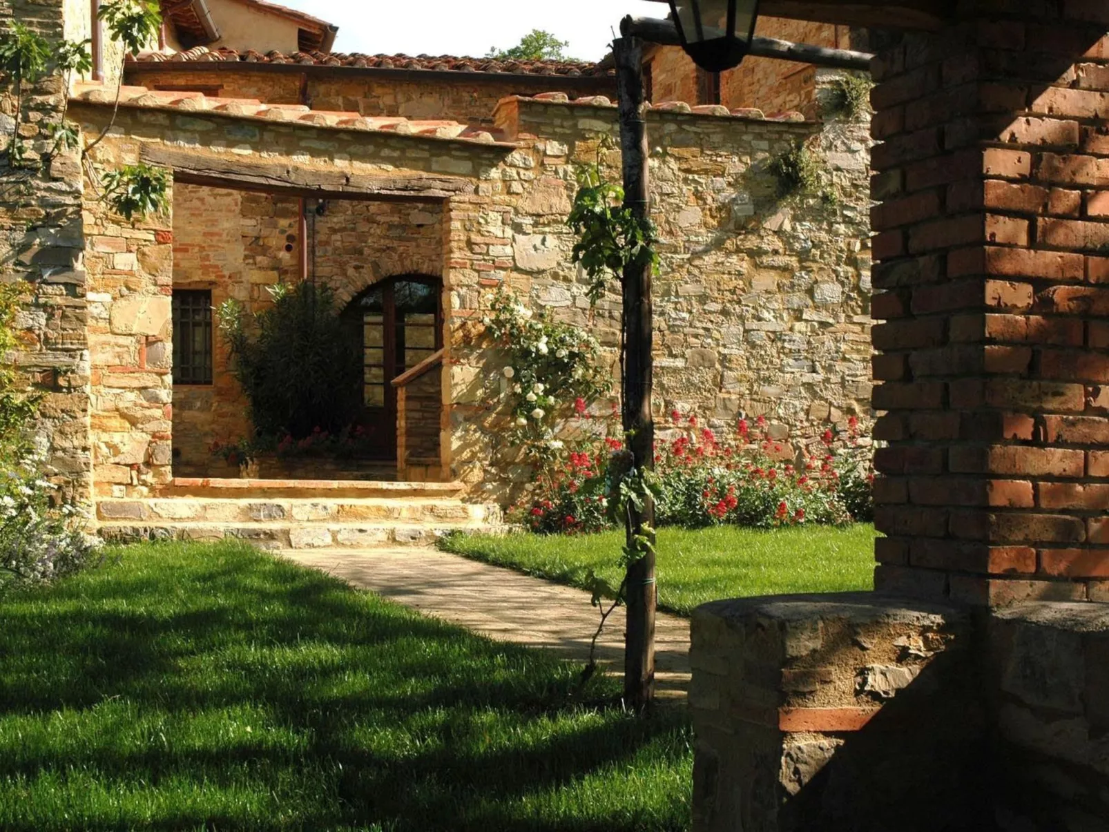 Sage' Anwesen mit Gemeinschaftspool-Buiten