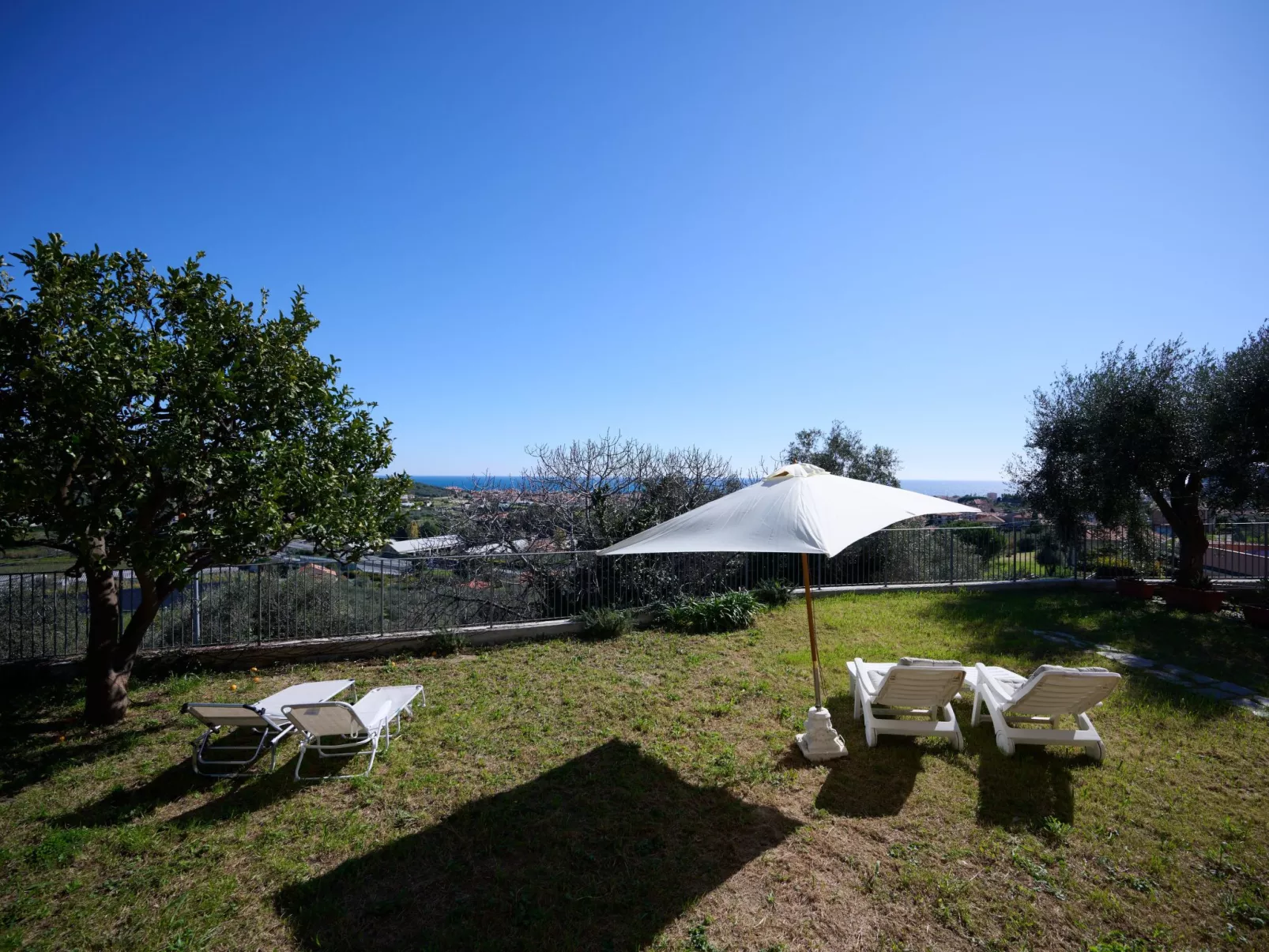 Villa Camilla Gartenwohnung'-Buiten