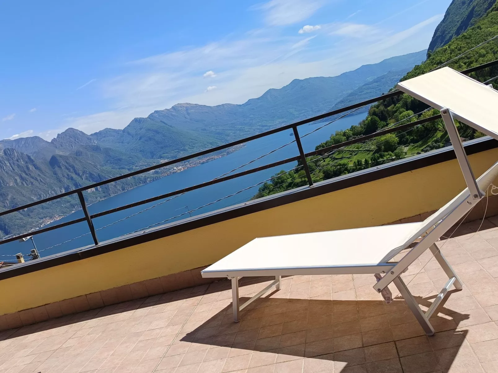 Le Terrazzwe - Drei-Zimmer-Wohnung mit Terrasse und Pool-Buiten