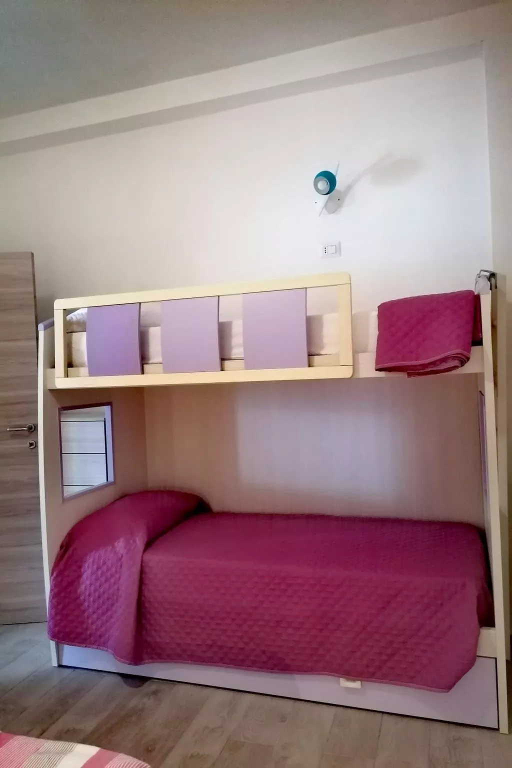 Zwei-Zimmer-Wohnung mit Meerblick-Image-tags.info