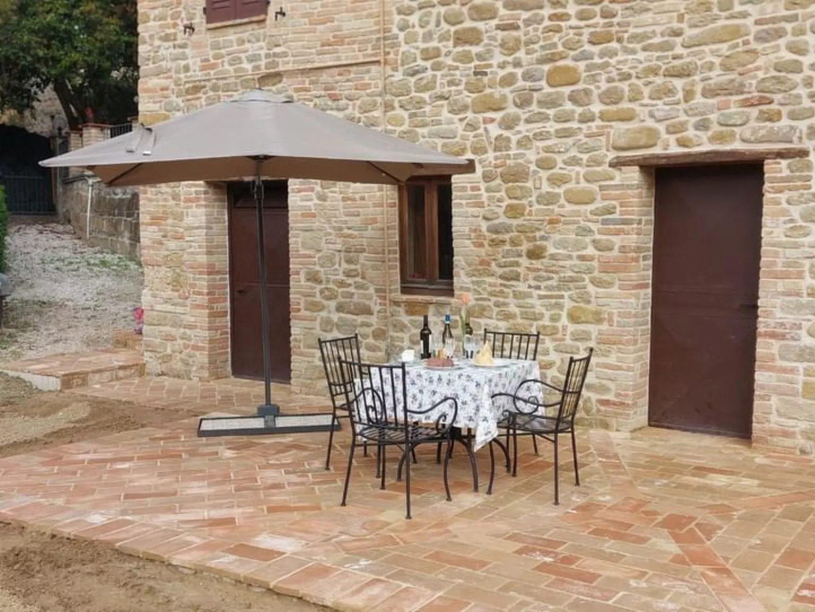 Ferienvilla mit privatem Pool und Whirlpool-Buiten