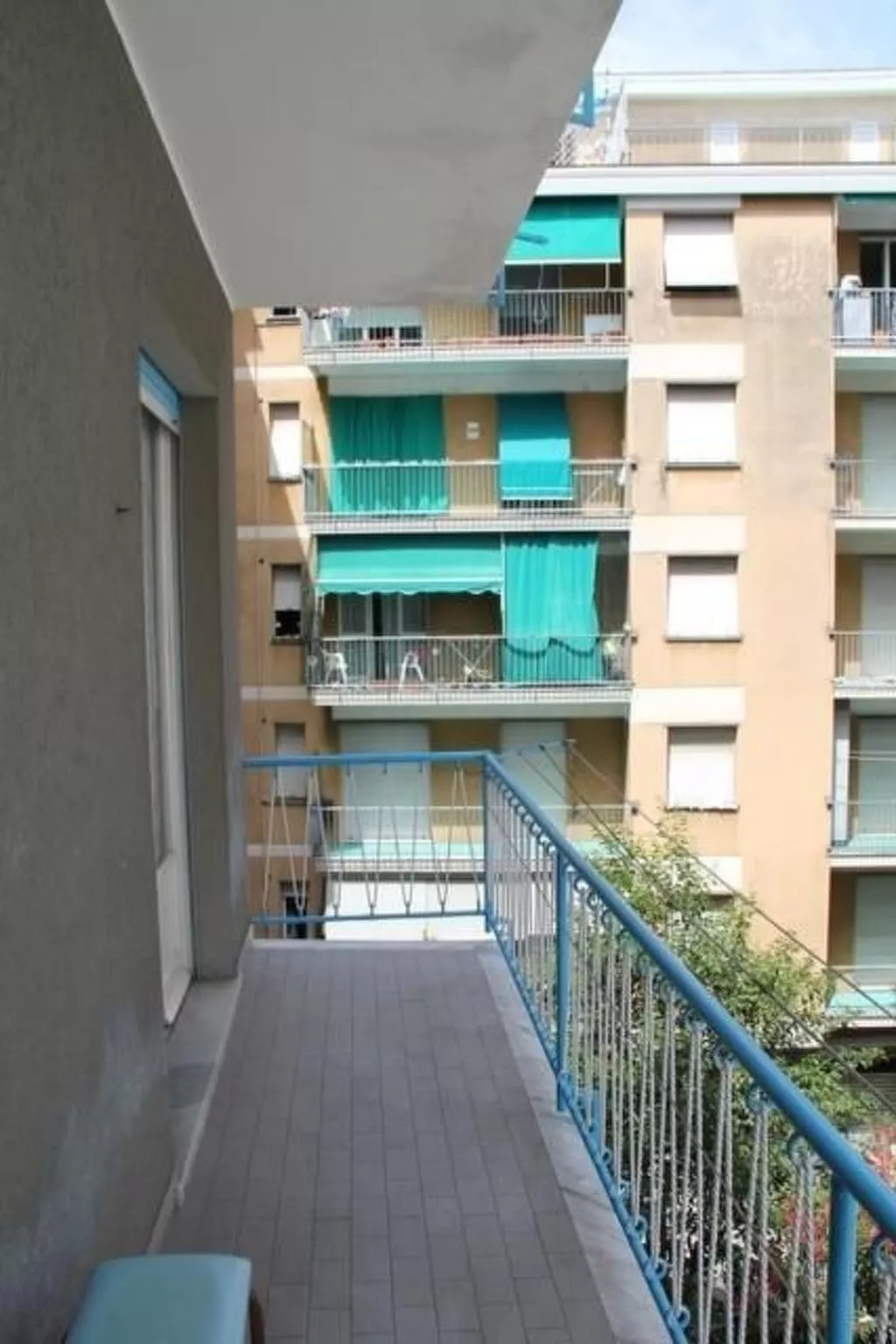 Wohnung mit Balkon-Buiten