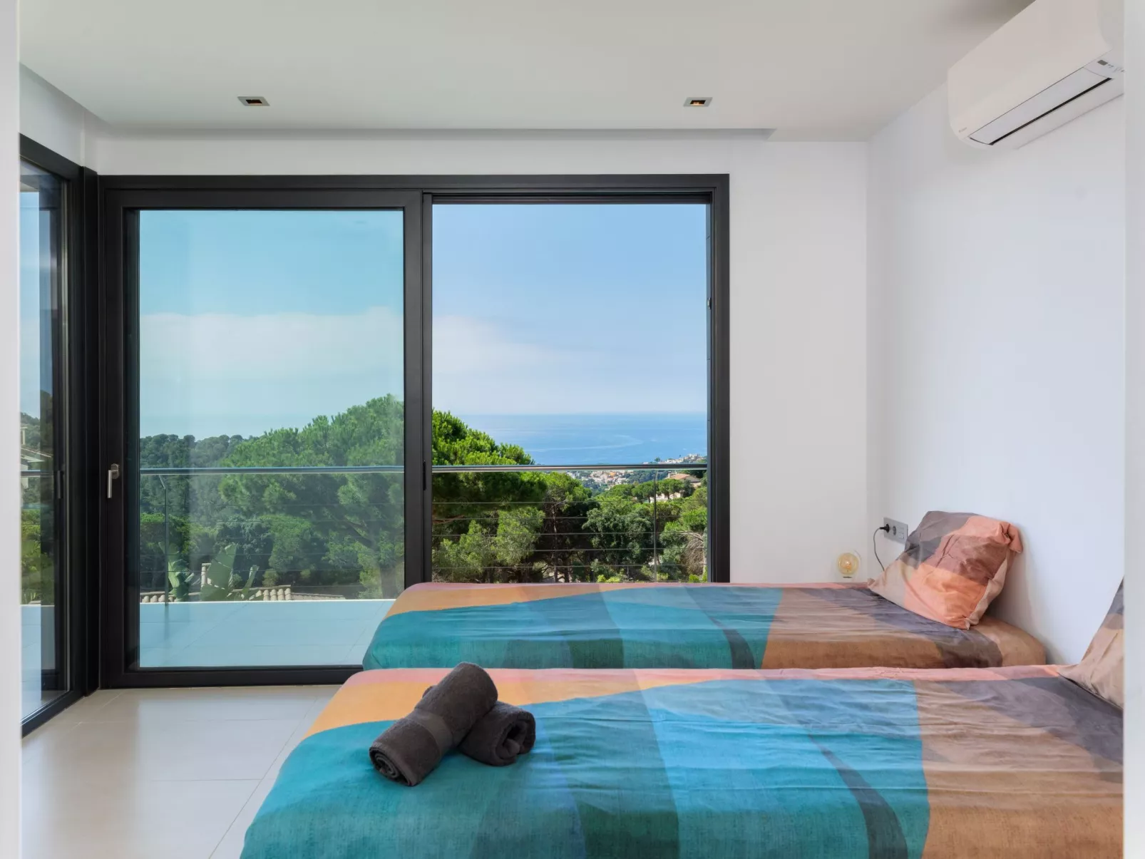 Luxuriöse Villa mit fantastischem Meerblick und Pool-Binnen