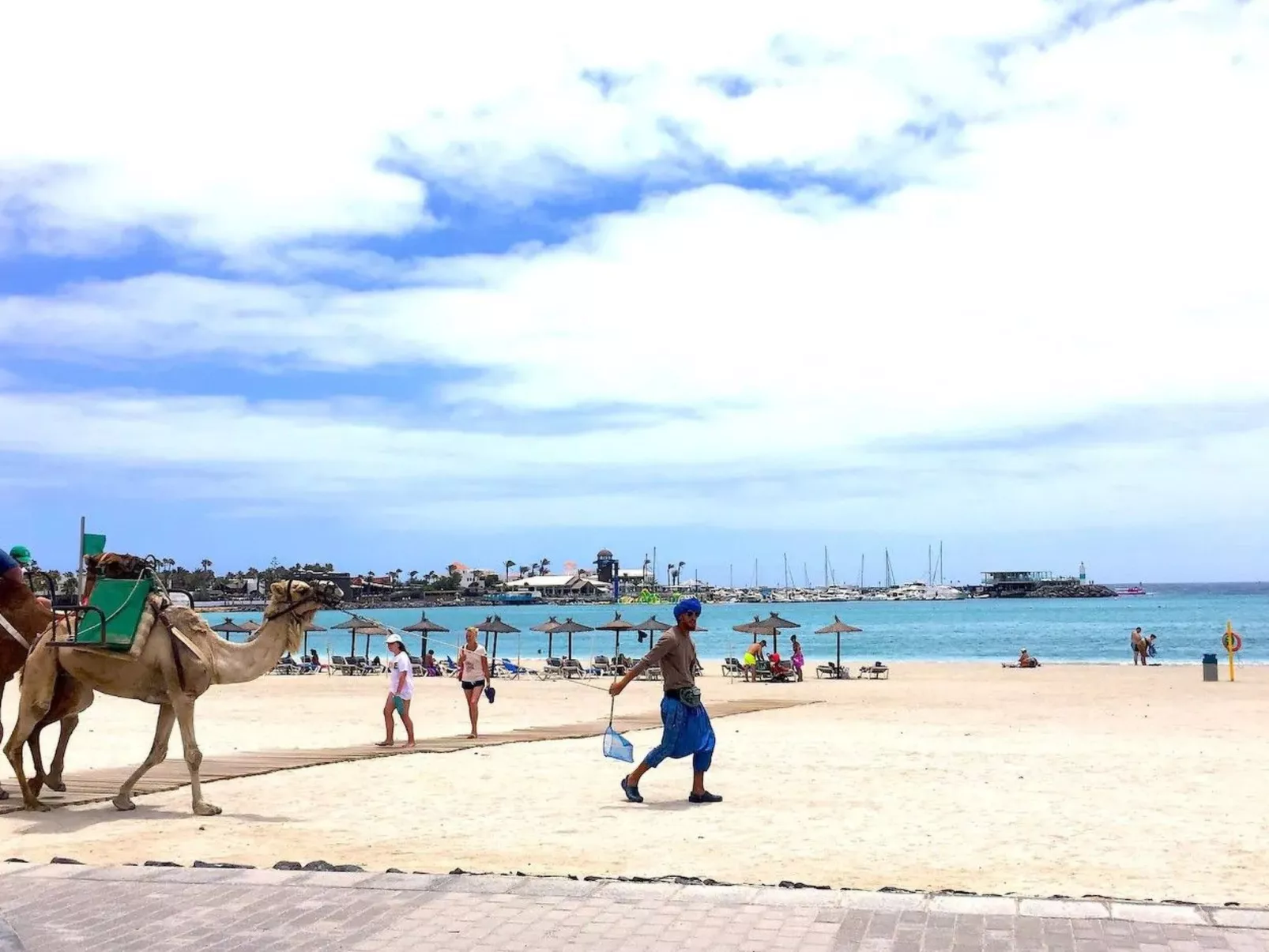 Private Terrasse, Schwimmbad, Parkplatz, Wi-Fi, TvSat-Buiten