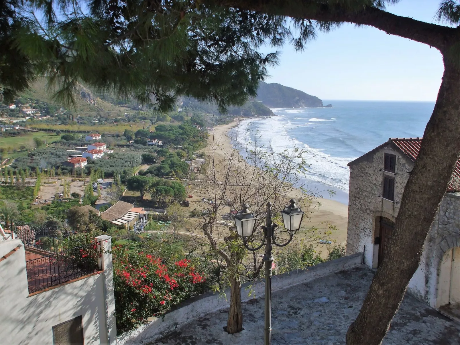 Angenehmes Haus in Sperlonga mit privatem Parkplatz-Buiten