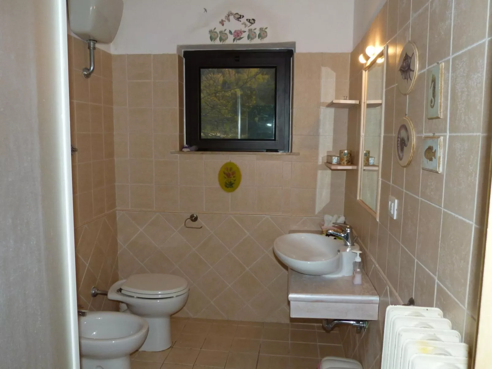 Altes Landhaus mit Schwimmbad und viel Grün-Binnen