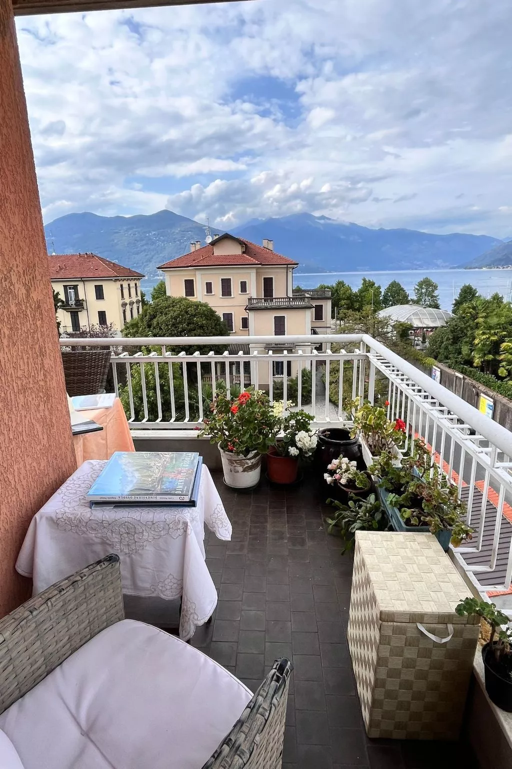 Casa Verdi" am See, nur einen Steinwurf vom Stadtzentrum entfernt-Buiten