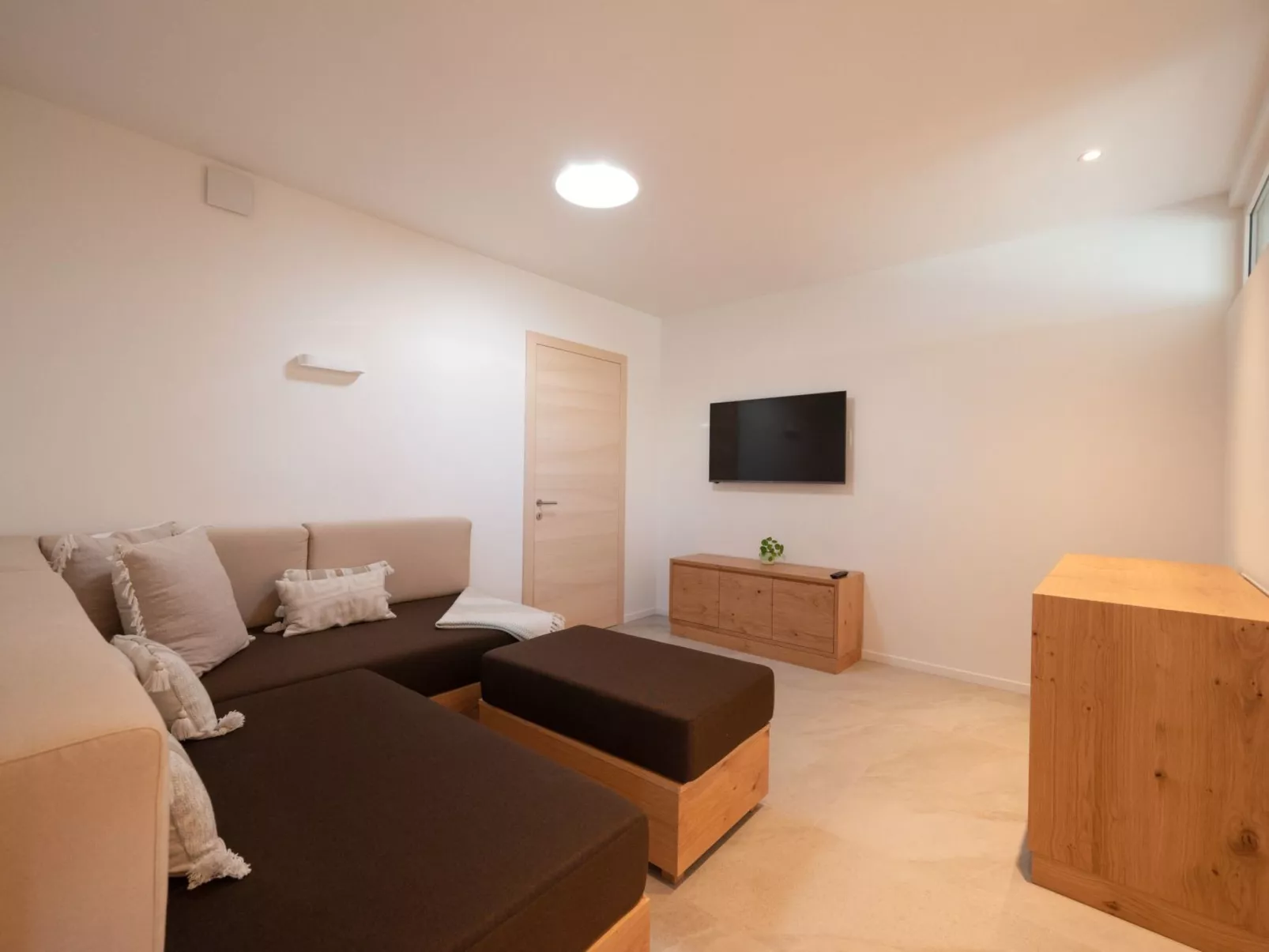 Alleinstehende Villa mit Pool und Traumaussicht-Binnen