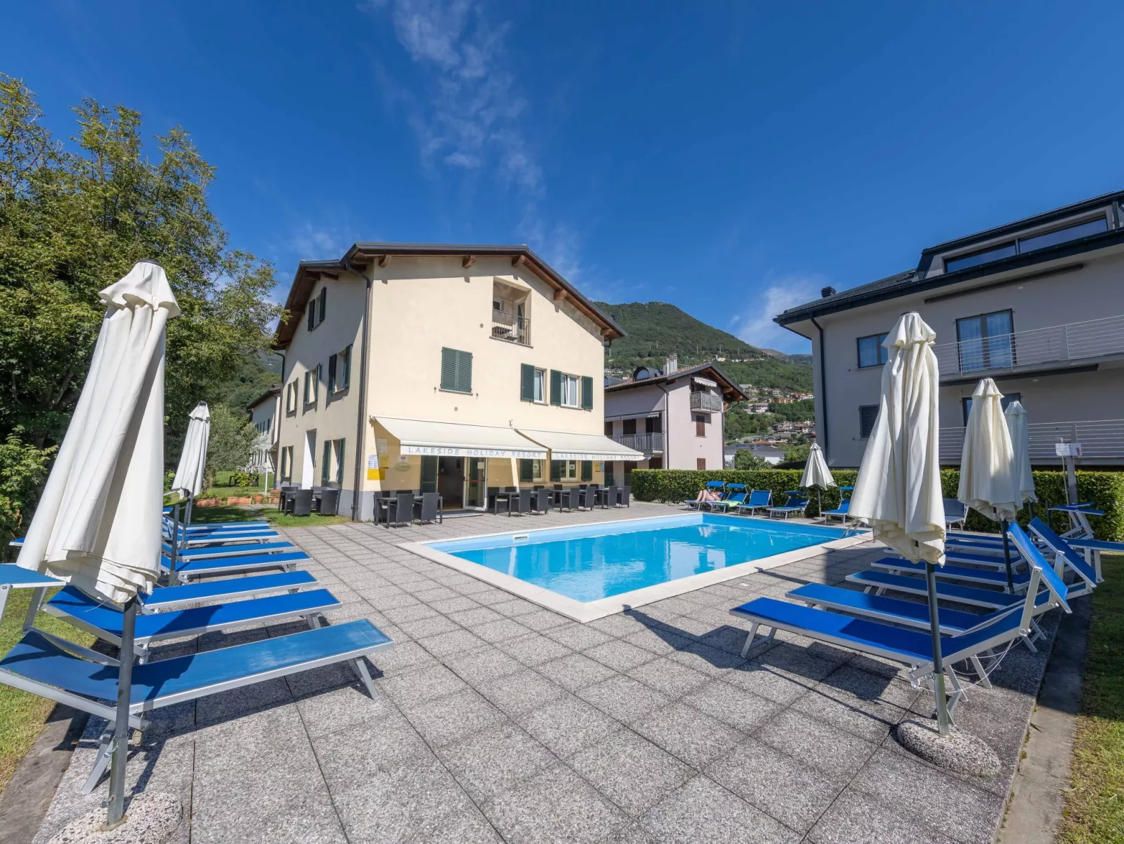 Zwei-Zimmer-Wohnung mit Parkplatz in der Nähe des Strandes-Buiten