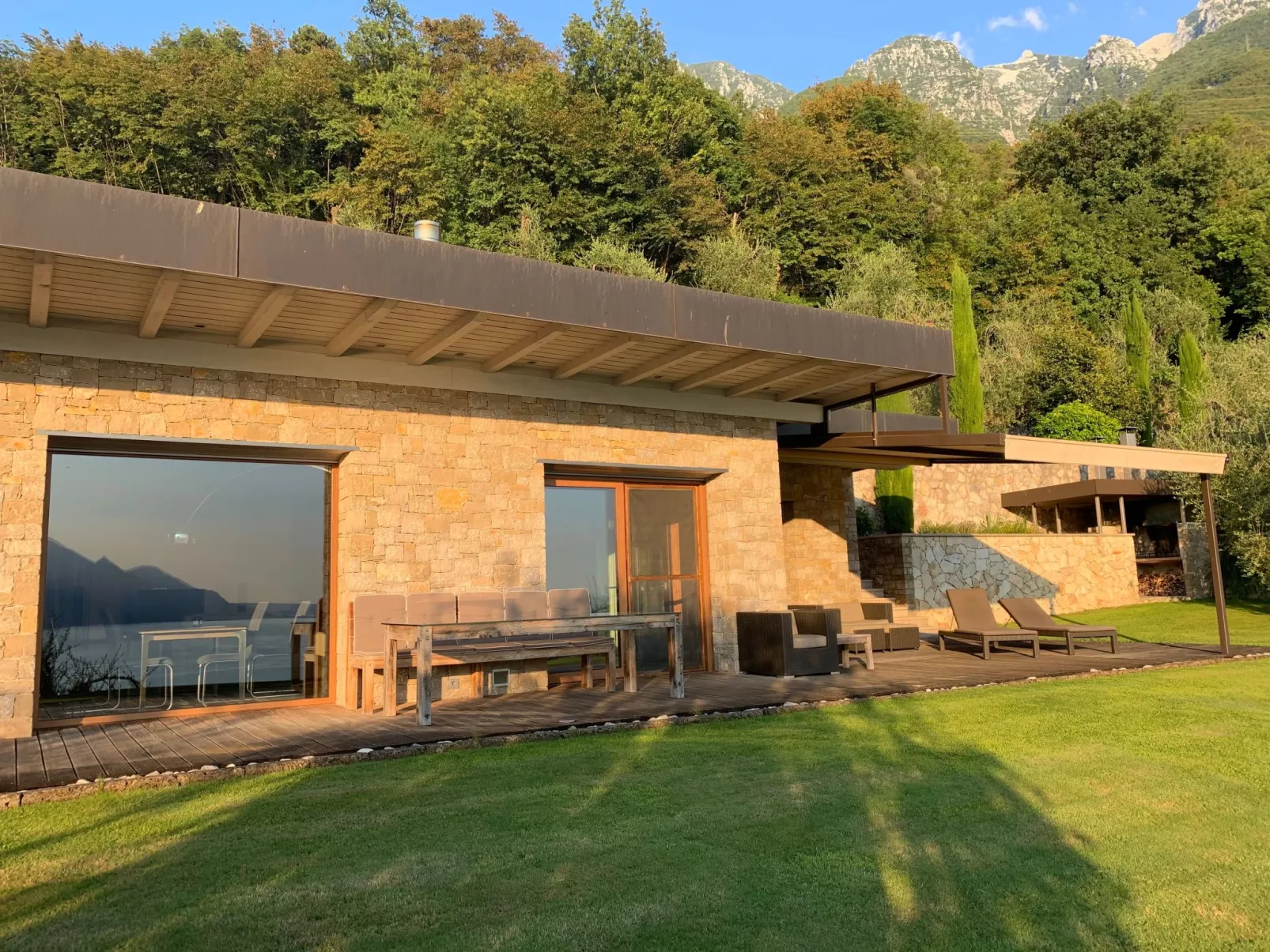 Miralago-Image-tags.info