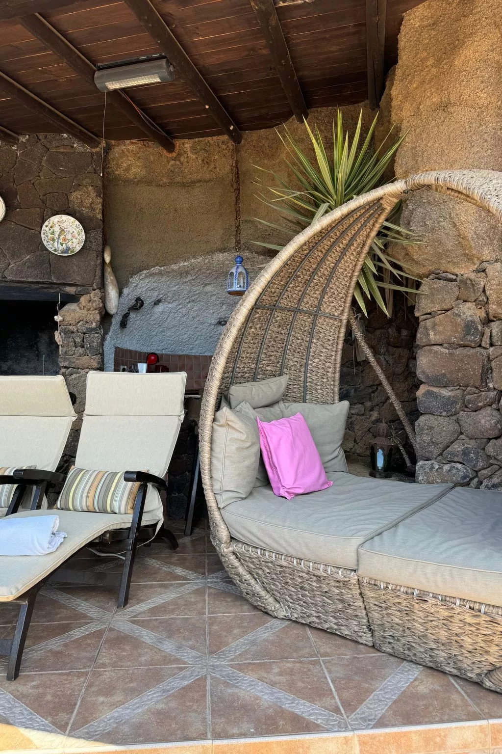 Schlafen in einer vulkanischen Höhle-Binnen