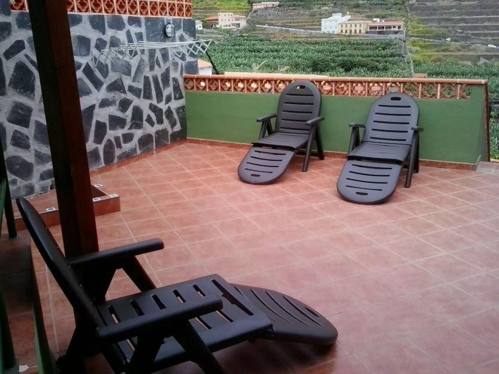 Ländliches Haus mit herrlichem Blick auf das Meer und das Tal.-Buiten