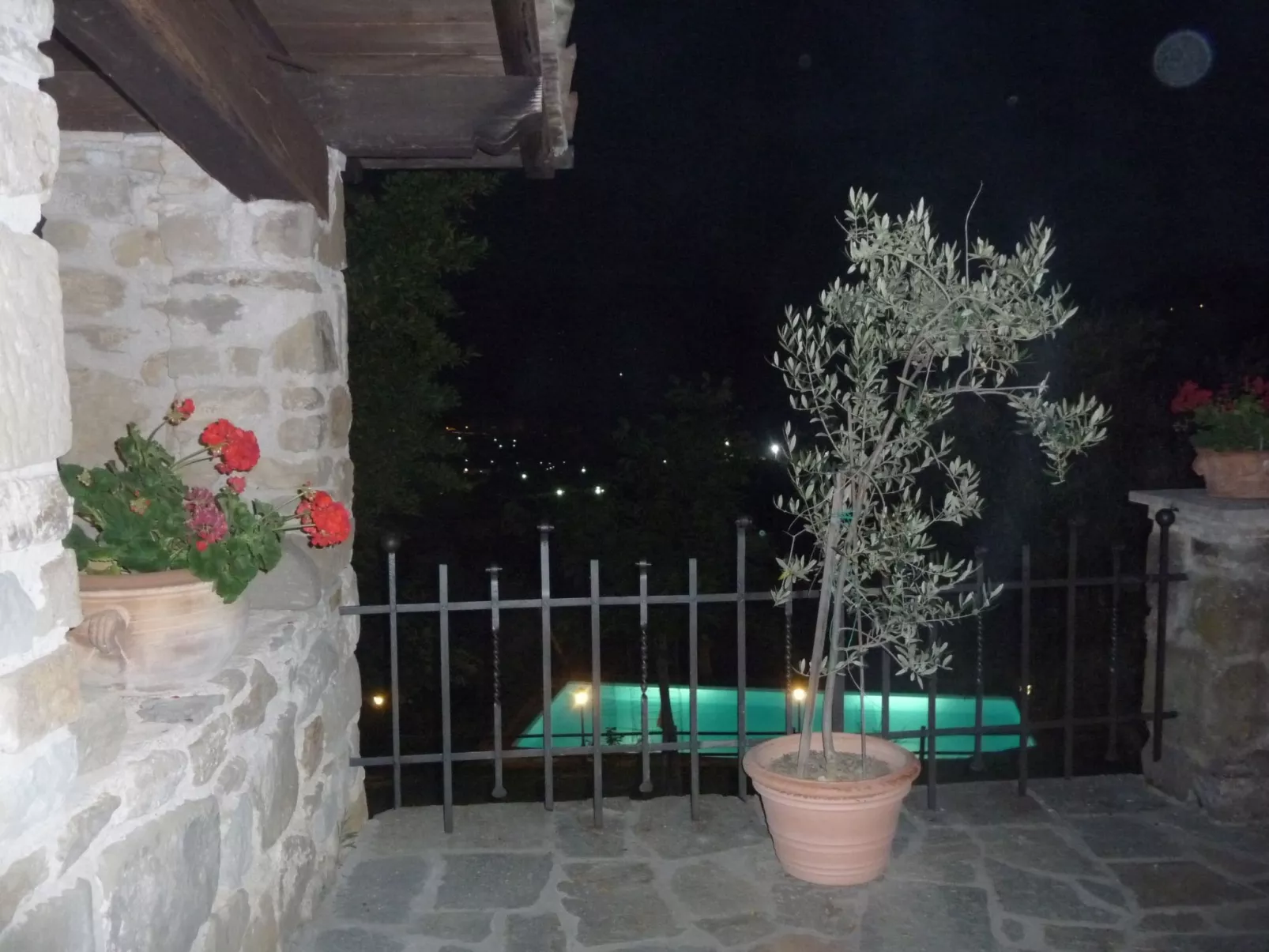 Lindenhaussiedlung mit Gemeinschaftspool-Image-tags.info