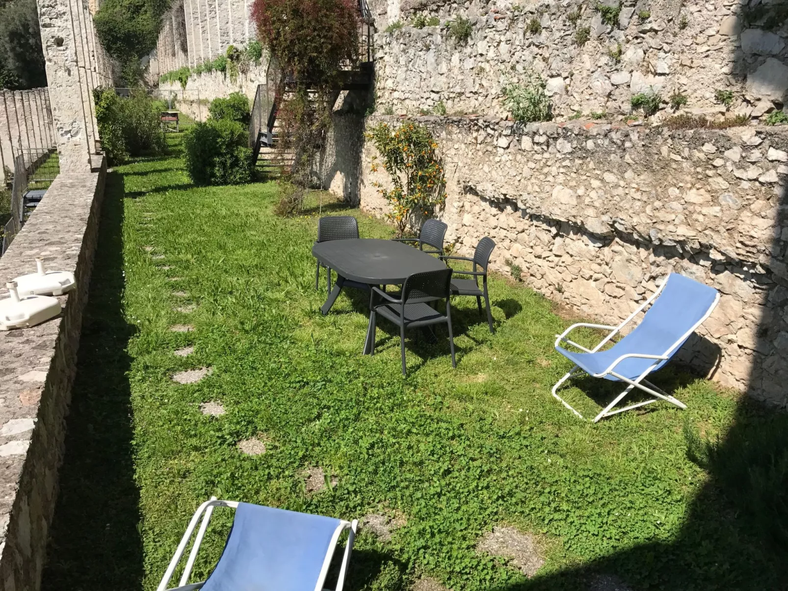 Kumquat Studio mit Garten- und Seeblick-Buiten