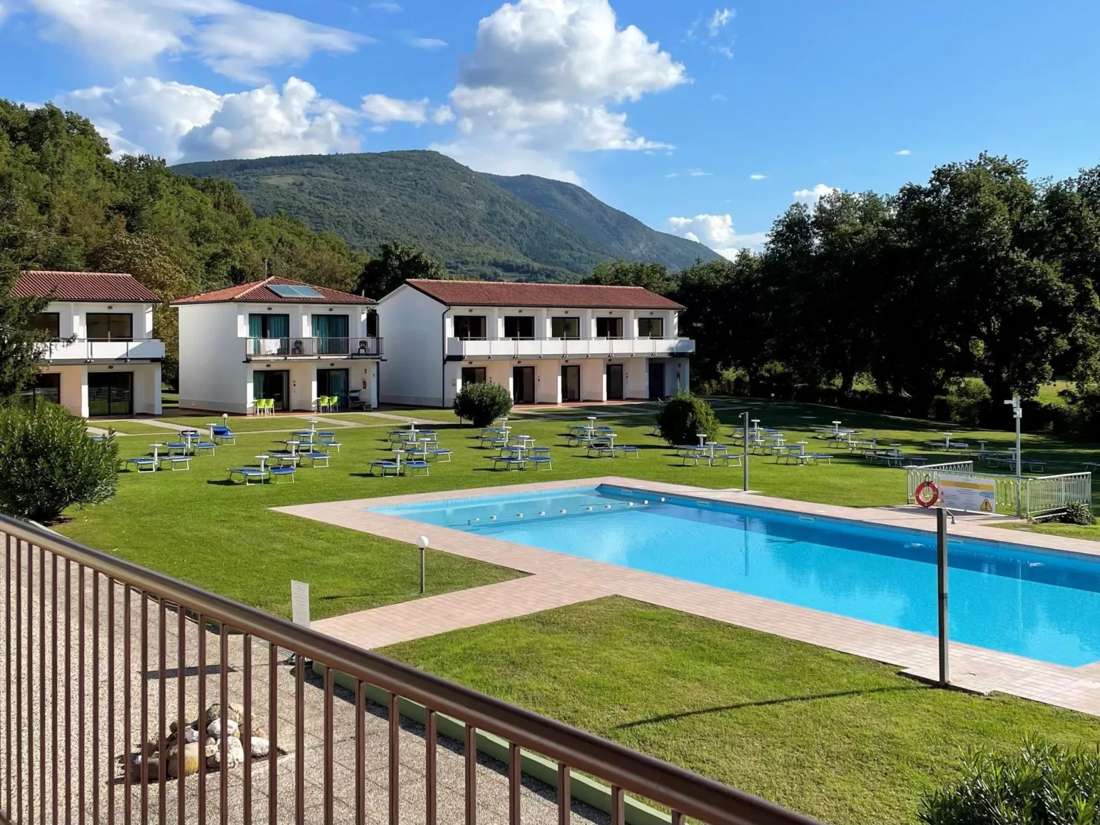 Wohnung in Costermano mit privatem Parkplatz-Buiten