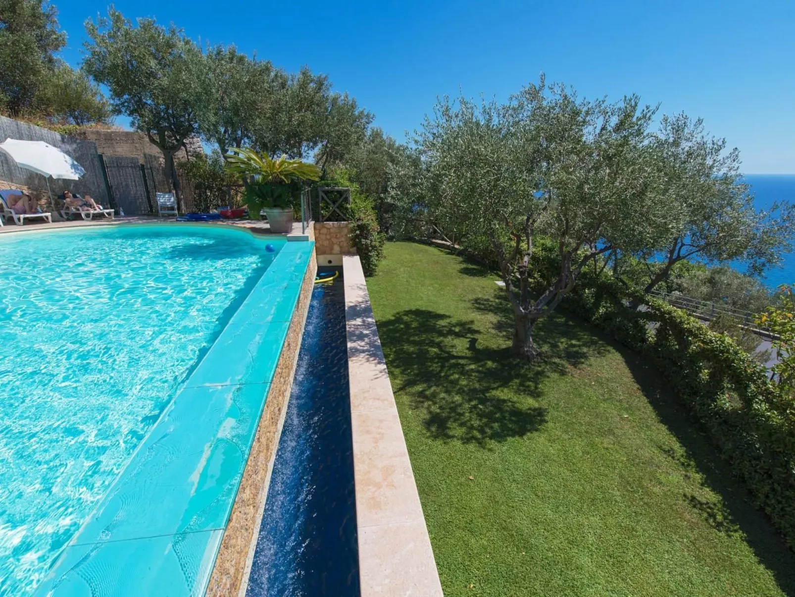 Wohnung mit Terrasse, Gemeinschaftspool und Aussicht-Buiten