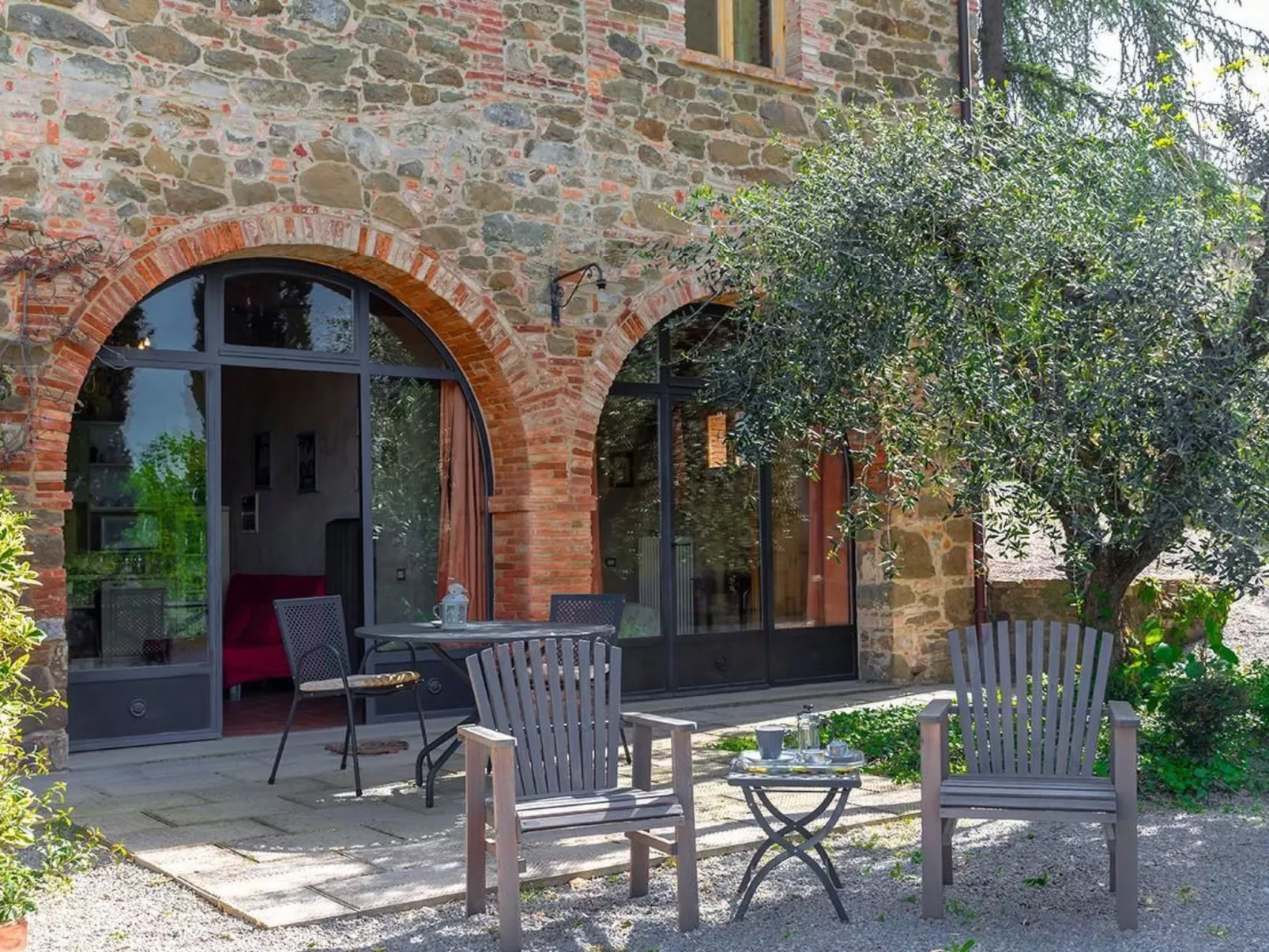Wunderschöne Ferienwohnung in Monte San Savino mit gemeinschaftlichem Pool, Gar-Buiten