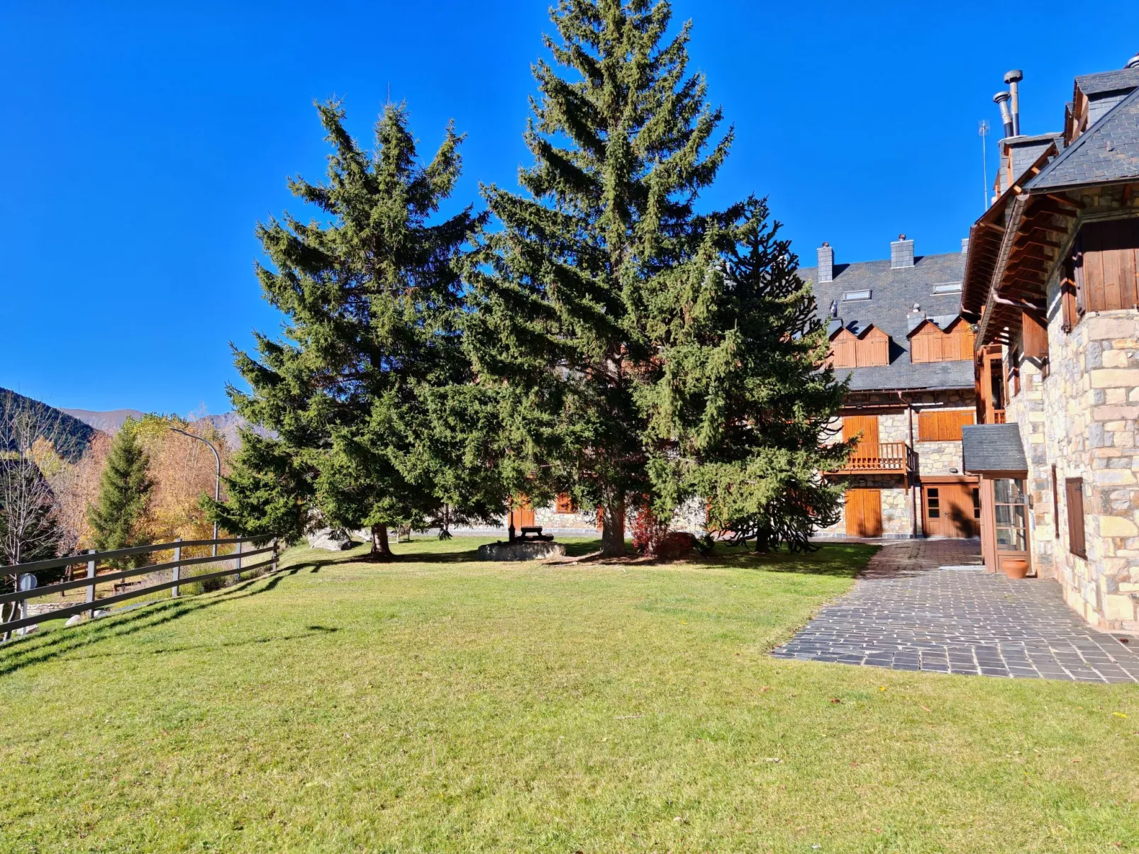 Duplex Muntanyó 2 mit Balkon und Blick auf den Berg Vall de Boí-Buiten