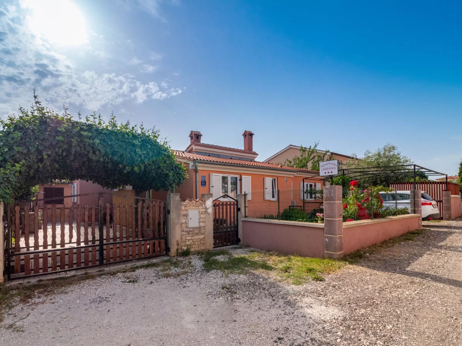 "Arijana1" mit privater Terrasse-Buiten