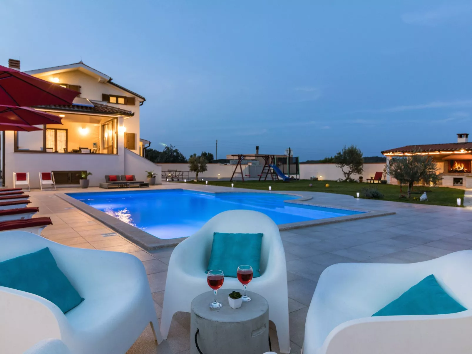 Nettes Ferienhaus in Pomer mit Privatem Pool-Binnen